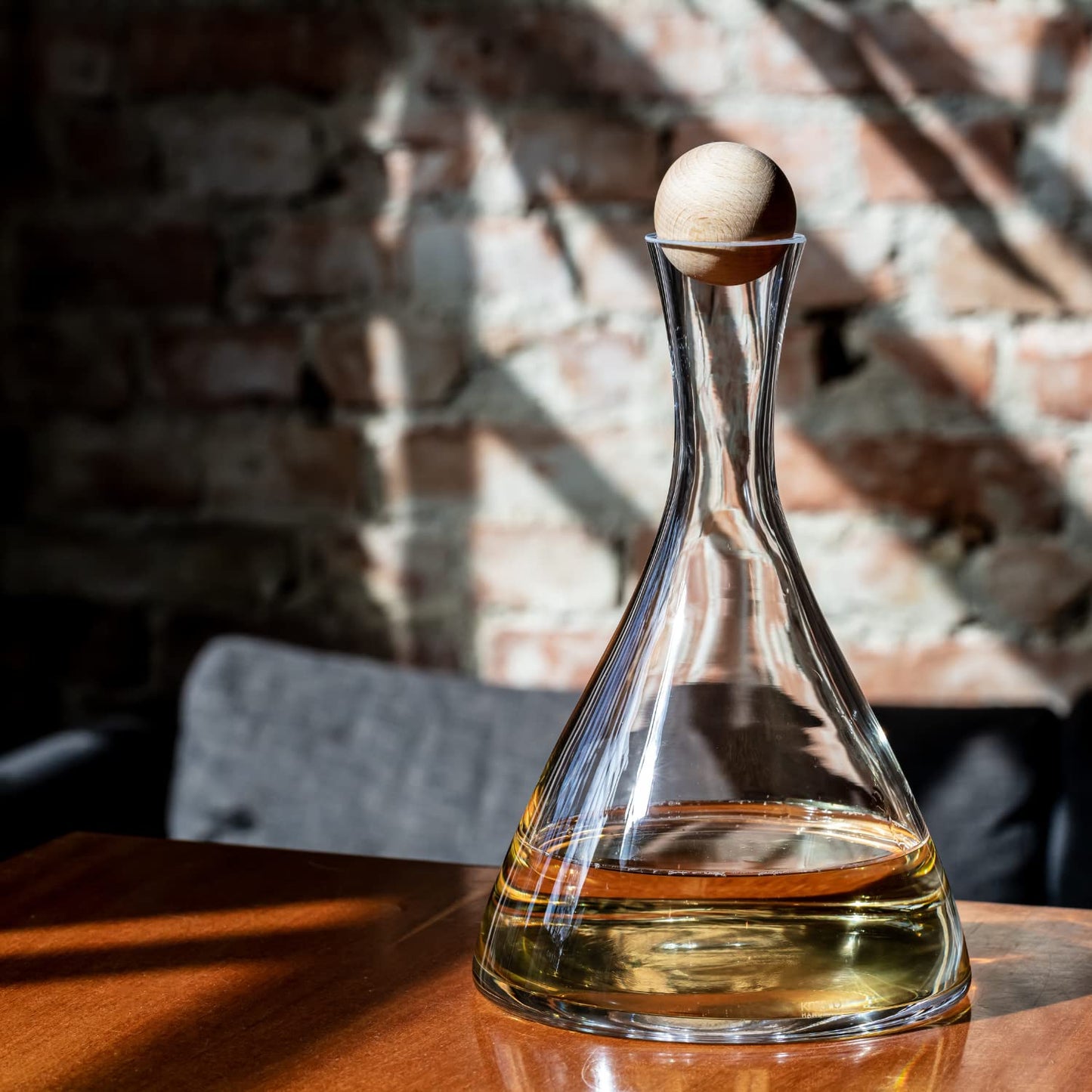 Krosno Wine Carafe Decanter, 33.8 oz, Avant-Garde Collection, Ideal for Home, Restaurants, and Parties, Lead-Free Crystal, Handwash Only, Made in Europe