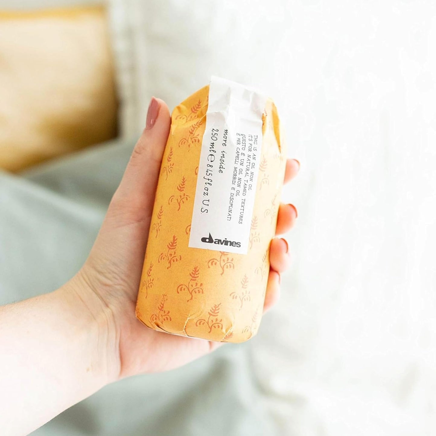 Davines This is an Oil Non Oil, For Natural Look with Hydrated Texture, Smooth Frizz Without Residue, 8.45 Fl. Oz.