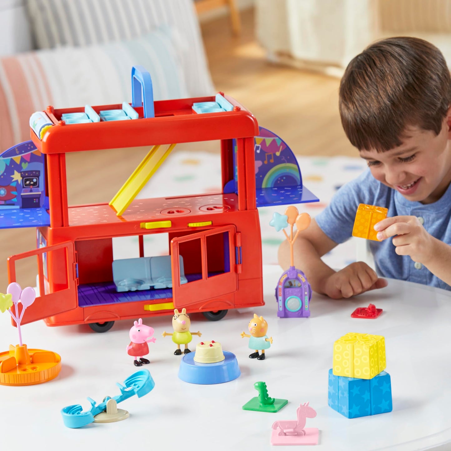 Peppa Pig 2-in-1 Party Bus Playset with 3 Figures and 13 Accessory Pieces, Preschool Toys for Girls and Boys, Kids Gifts, Ages 3+