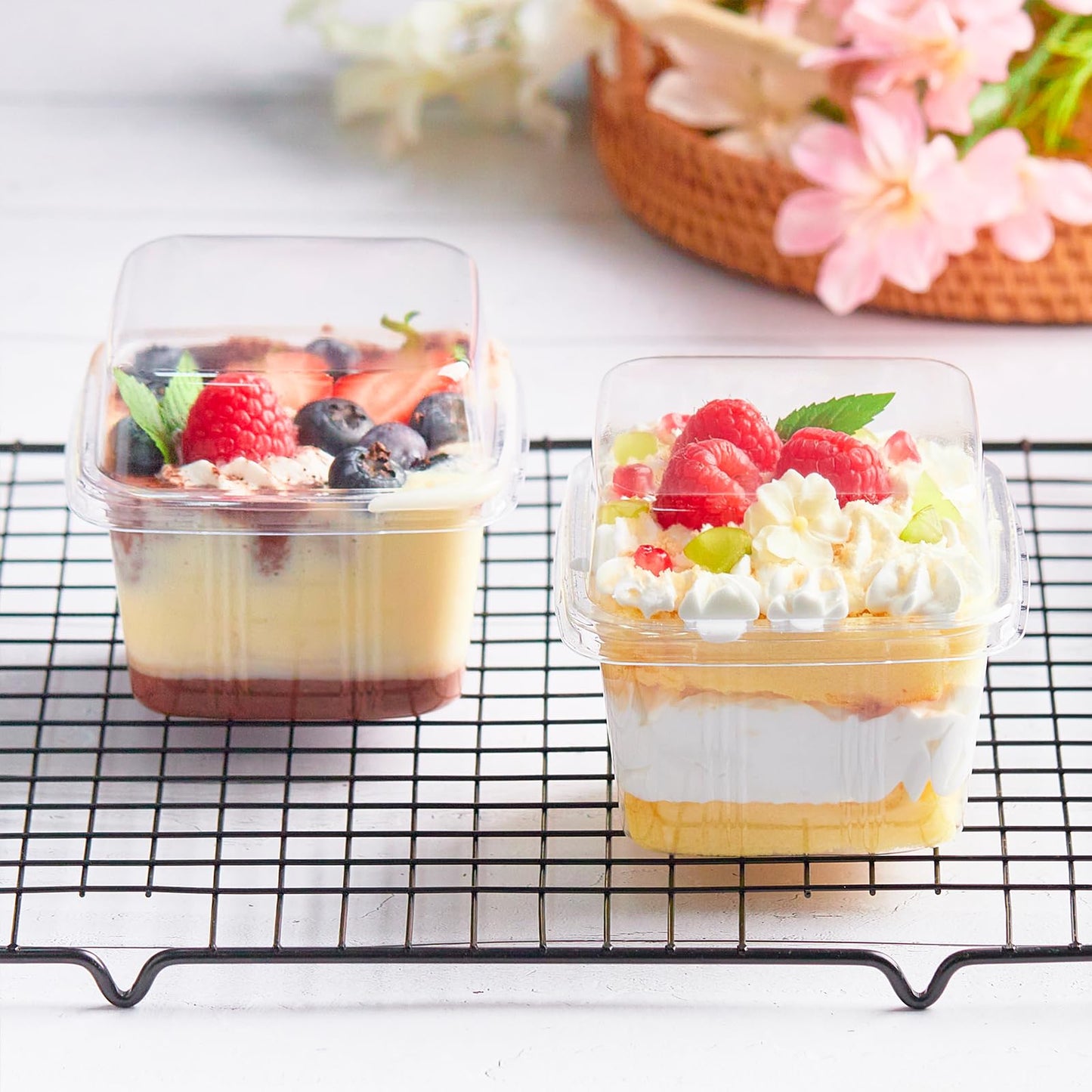 Kucoele 100 Pack 8 oz Plastic Dessert Cups with Lids and Sporks, Clear Square Cake Cups Parfait Containers for Pudding Fruit Mousse Yogurt and Shortcake