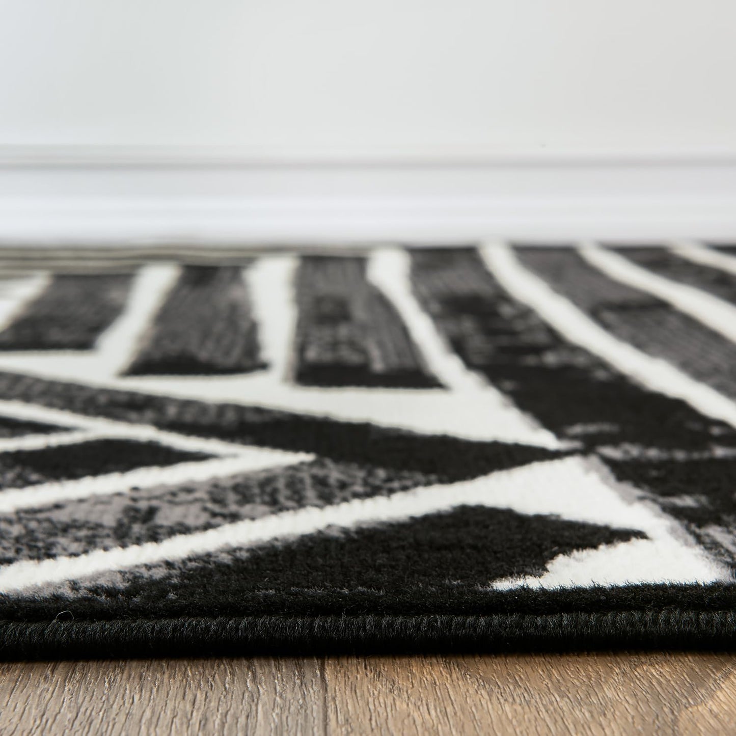 Rugshop Contemporary Stripe Design High Traffic Runner Rug for Hallway,Kitchen,Bedroom,Entryway,Living Room 2' x 7' Black