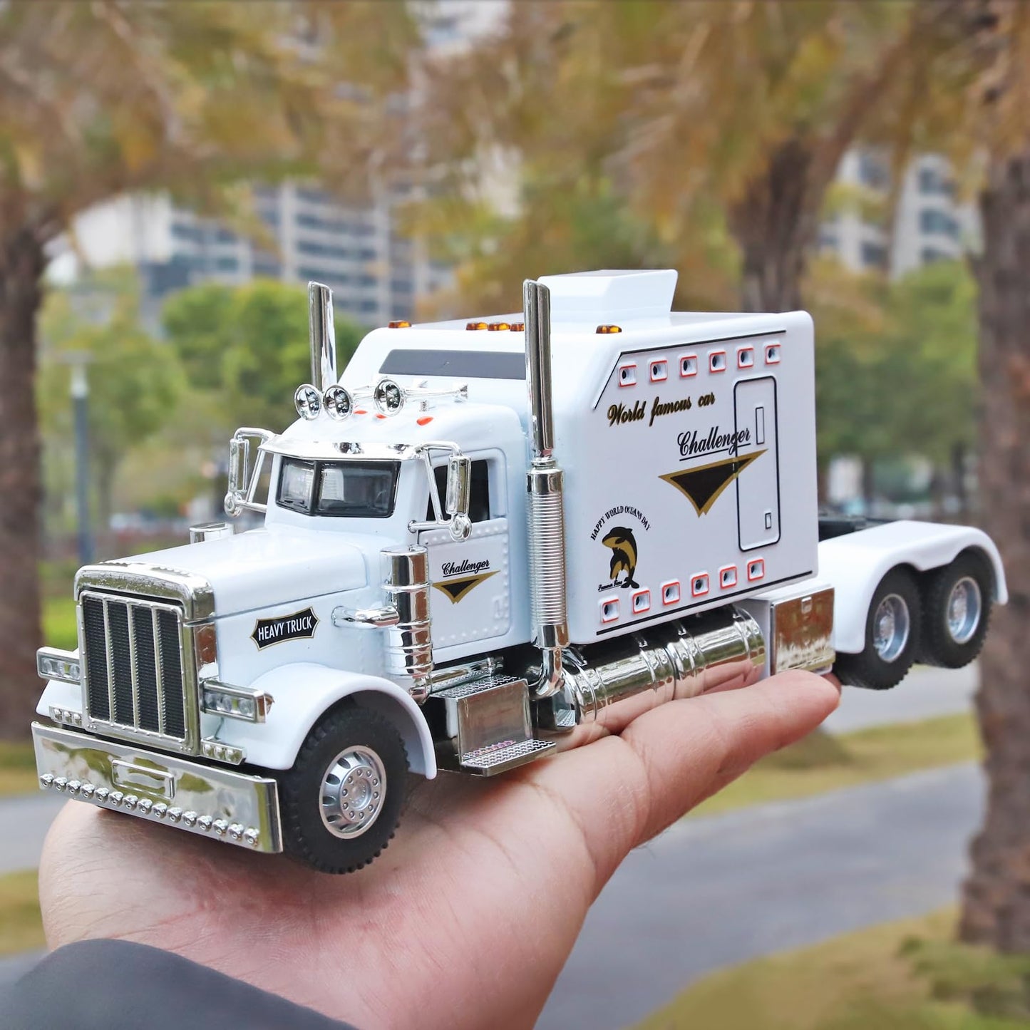 OANMYJJO Semi Truck Toys for Boy Heavy Trucks,Metal Diecast Trucks Model Pull Back Cars with Light and Sound,Truck and Trailer Toys for Boys,Toy Trucks for Boys Age 4-7(White)