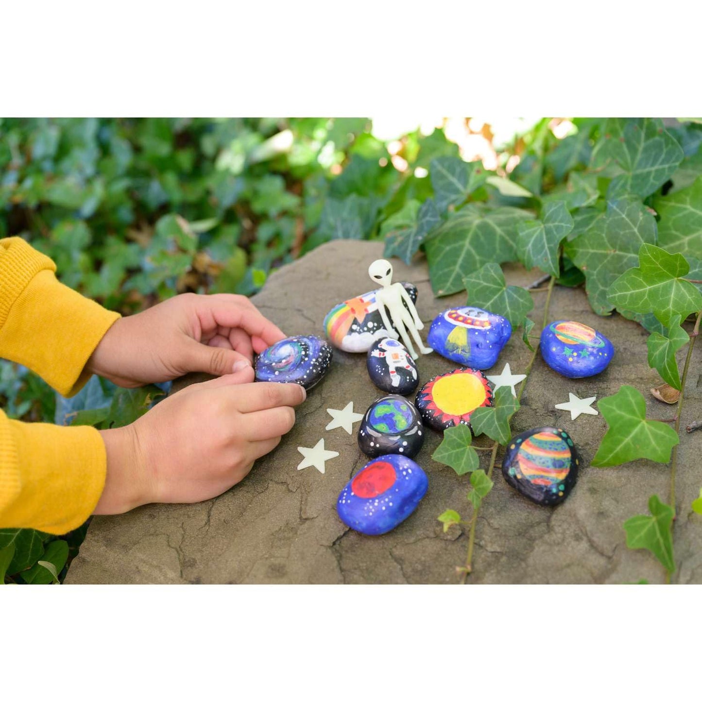 4M Glow-in-the-Dark Space Rock Painting Kit for Kids Ages 5-12 – Galaxy Garden Art Craft with Alien Figure, Glow Stars & Paint, Outdoor Night Glow Decoration Set, STEM Creative Activity