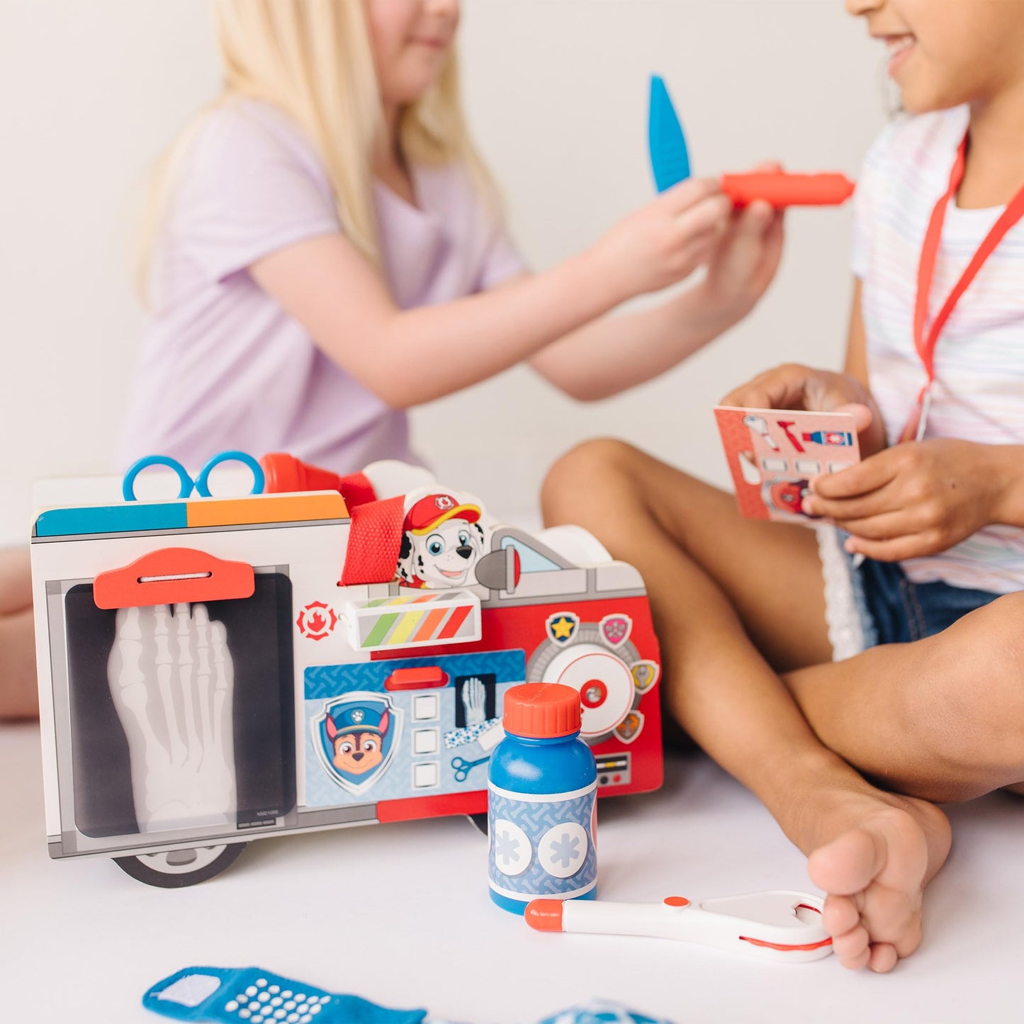 Melissa & Doug PAW Patrol Marshall's Wooden Rescue EMT Caddy (14 Pieces) PAW Patrol Take-Along Pretend Play First Responder Rescue Kit, Toddler Toy for Girls and Boys Ages 3+