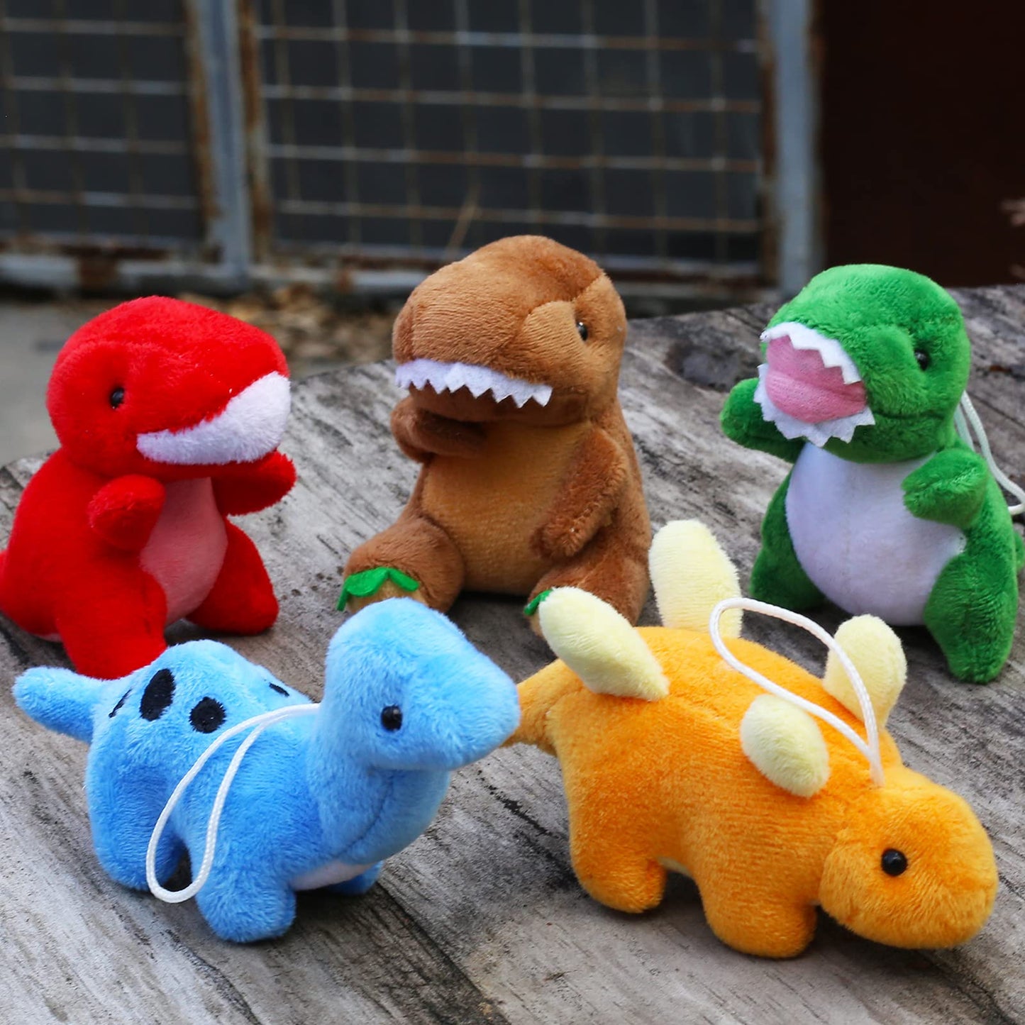 16 Pack Plush Dinosaurs Bulk, Mini Dinosaur Figures Assortment Keychain Toy, Soft Dino Stuffed Animal Set Gifts for Kids, Treasure Chest Prizes, Goody Bag Filler, Doll Machine, Toddler Party Favors