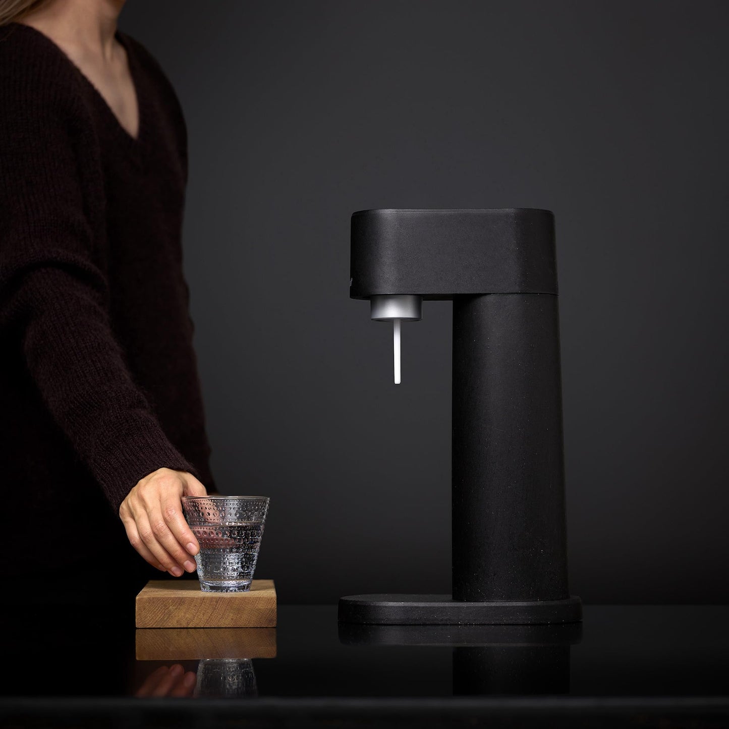 Mysoda Woody Sparkling Water Maker - Soda Streaming Machine Silent Carbonated Water Machine Robust Long-Lasting Aluminium Soda Maker 1L Water Bottle Without CO2 Cylinder - Black Soda Machine