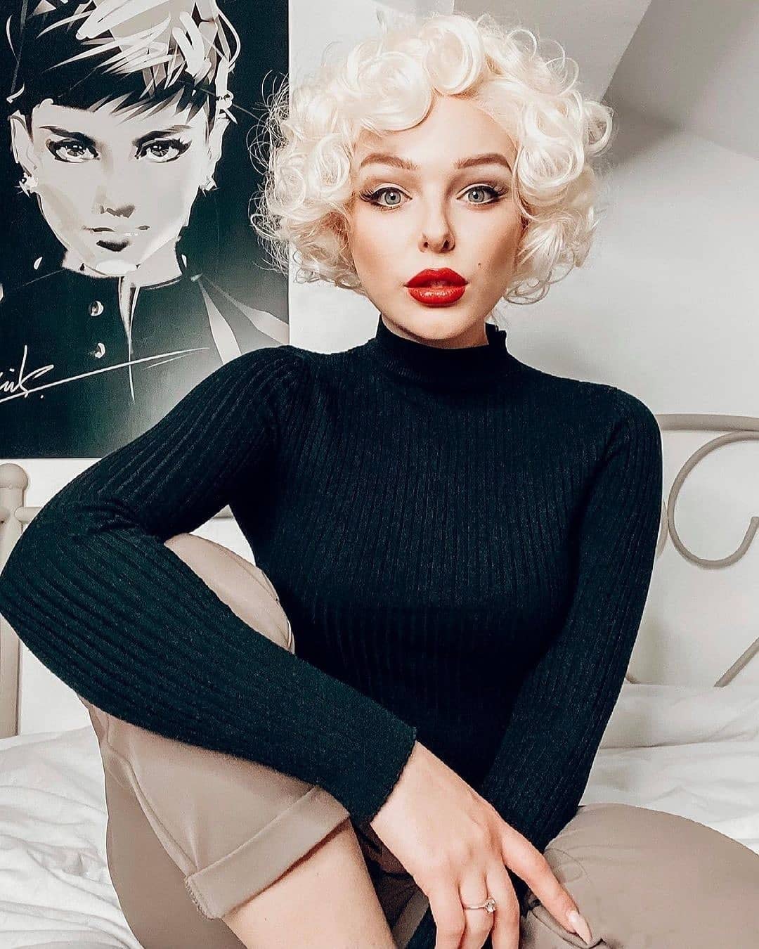 Imstyle Blonde Curly Synthetic Wig Heat Resistant Celebrity Costume Cosplay Short Lace Wig