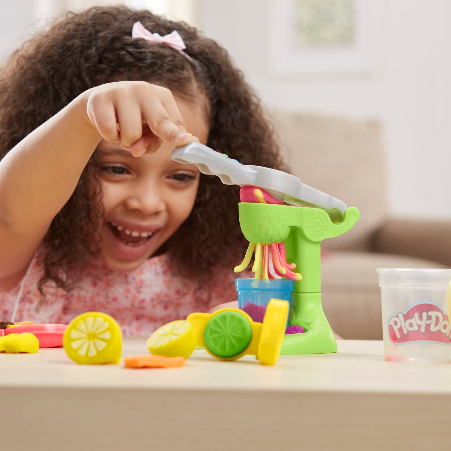 Play-Doh Farmer's Market Toy Kitchen Playset with 28 Play Food Accessories & 11 Colors Including Specialty Smoothie Can (Amazon Exclusive)