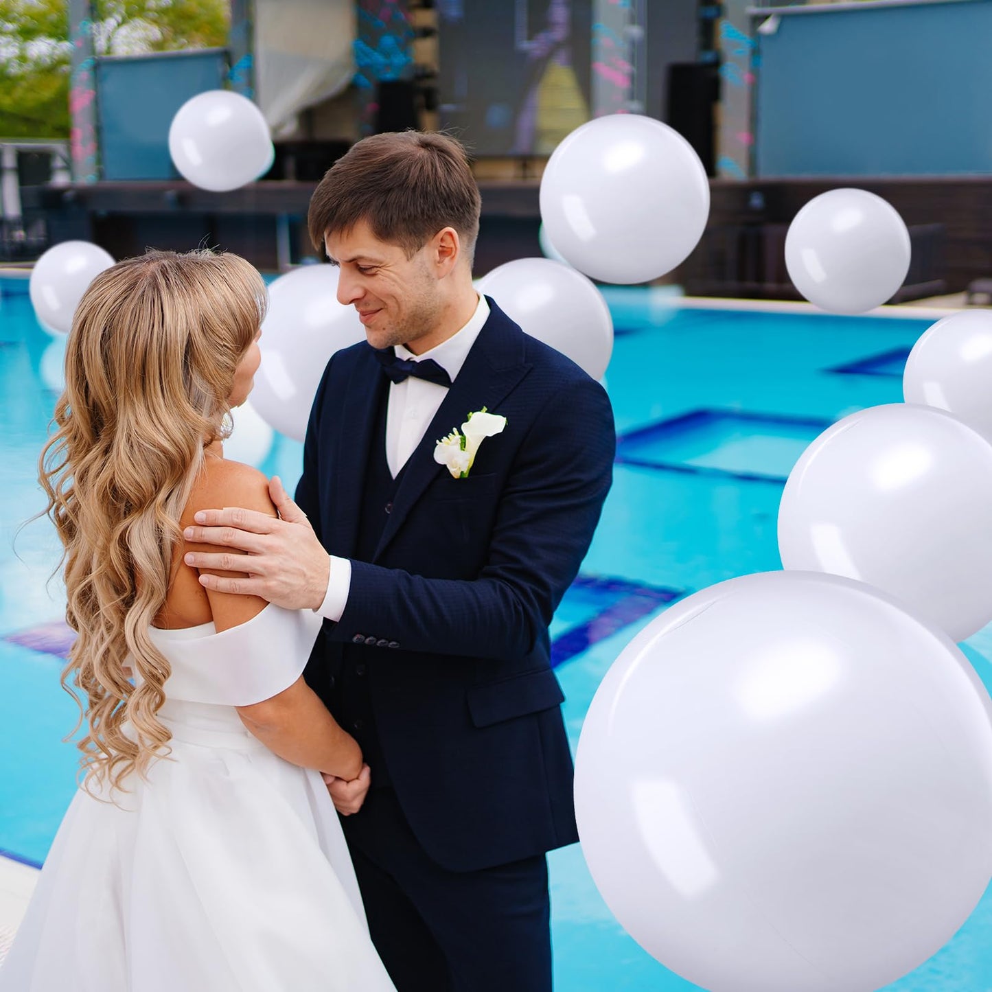 Sinmoe 12 Pieces Inflatable White Beach Ball Bulk Summer Solid Swimming Pool Floating Blow up Ball DIY Paint Craft for Boys Girls Hawaii Luau Birthday Beach Graduation Party(12 Inch,White)