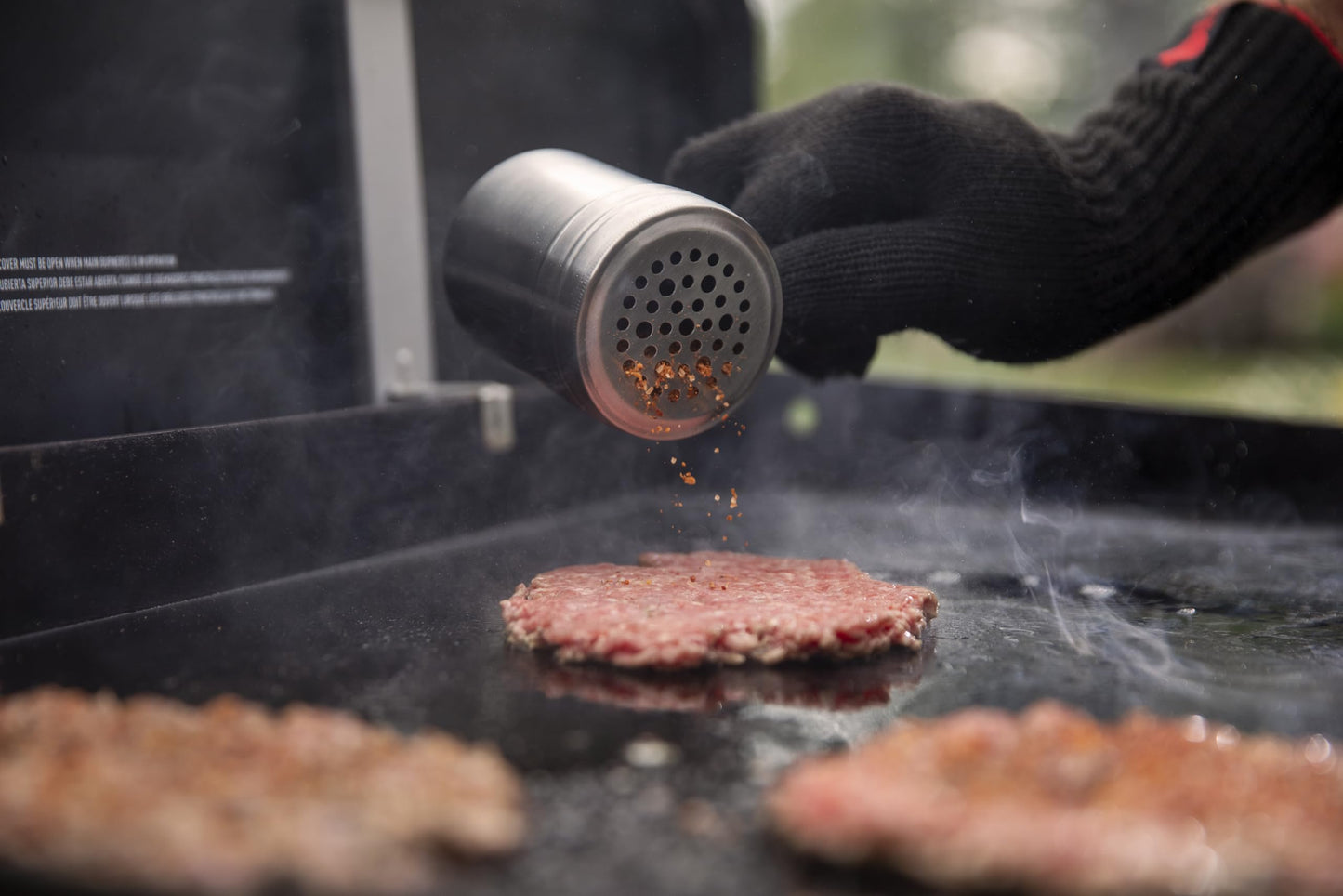 Weber Smashed Burger Set – Smash Press, Wide Spatula & Seasoning Shakers for Perfect Crust Smash Burgers with Patty Paper for Easy Release