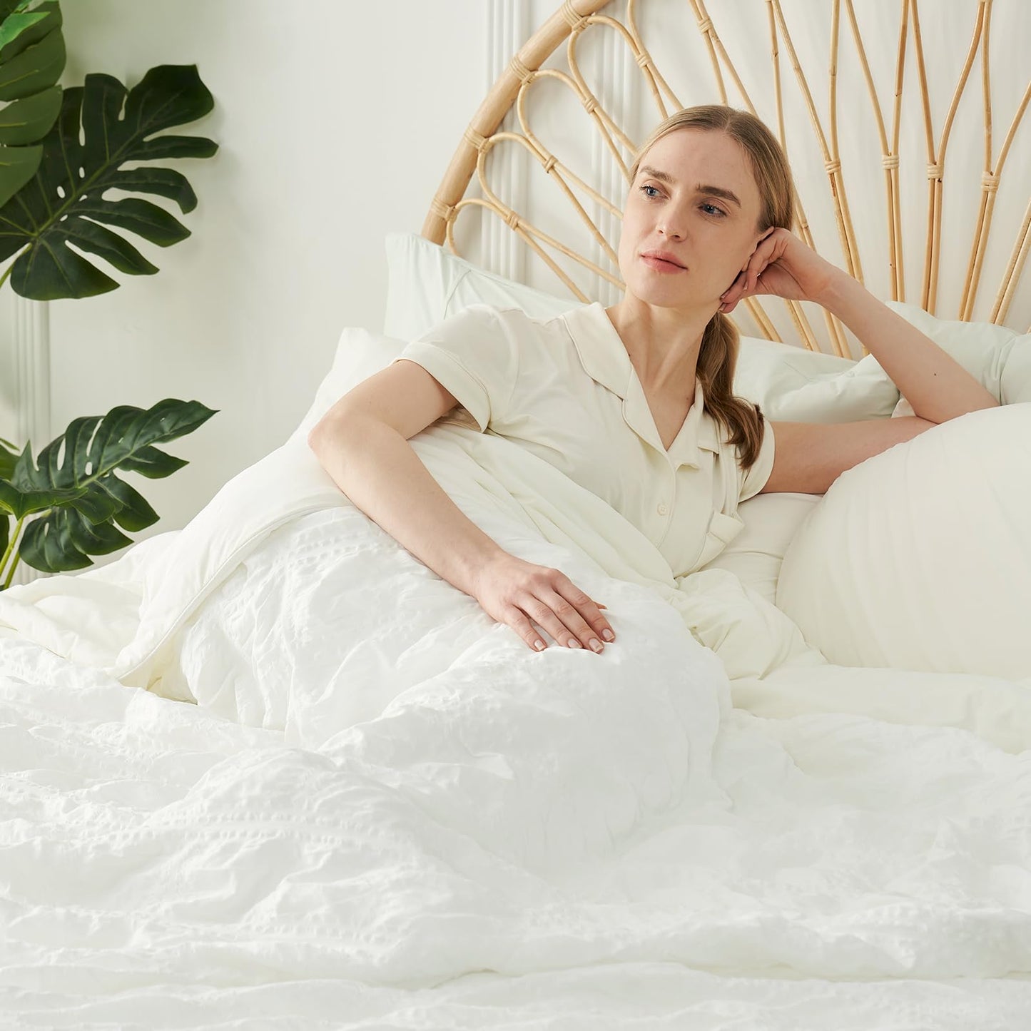 Cozy Bliss Cooling Comforter Queen Size Seersucker Plaid, Q-Max 0.4 Reversible Lightweight Cooling Blanket, Breathable Silk Smooth Summer Bedding Quilt for Hot Sleepers Night Sweats White