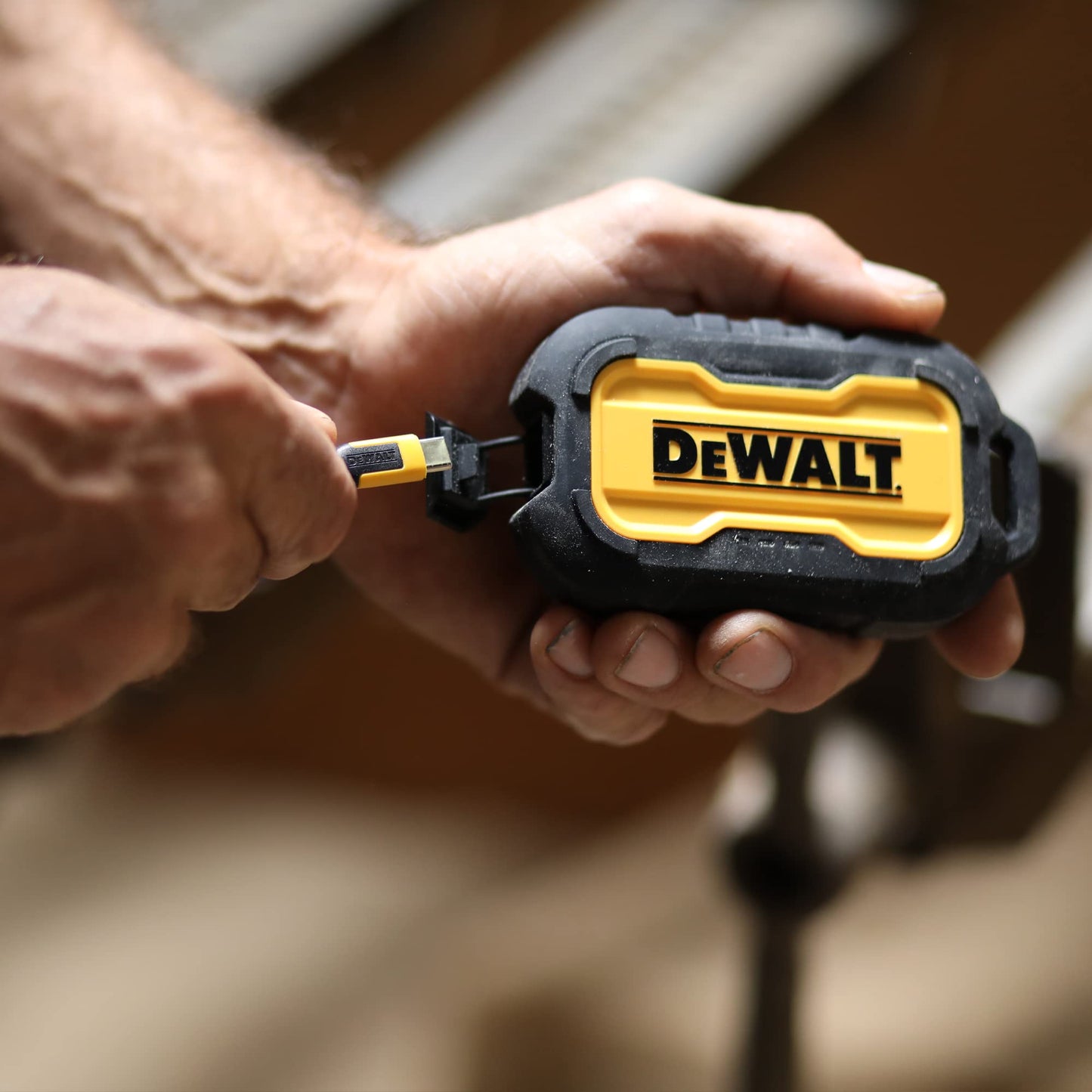 DEWALT Portable Charger, Power Bank, 10,000 mAh Battery Pack with USB-C Port for iPhone 16/16 Plus/16 Pro/16 Pro Max, iPhone 15 Series, iPhone 14/13, Samsung Galaxy