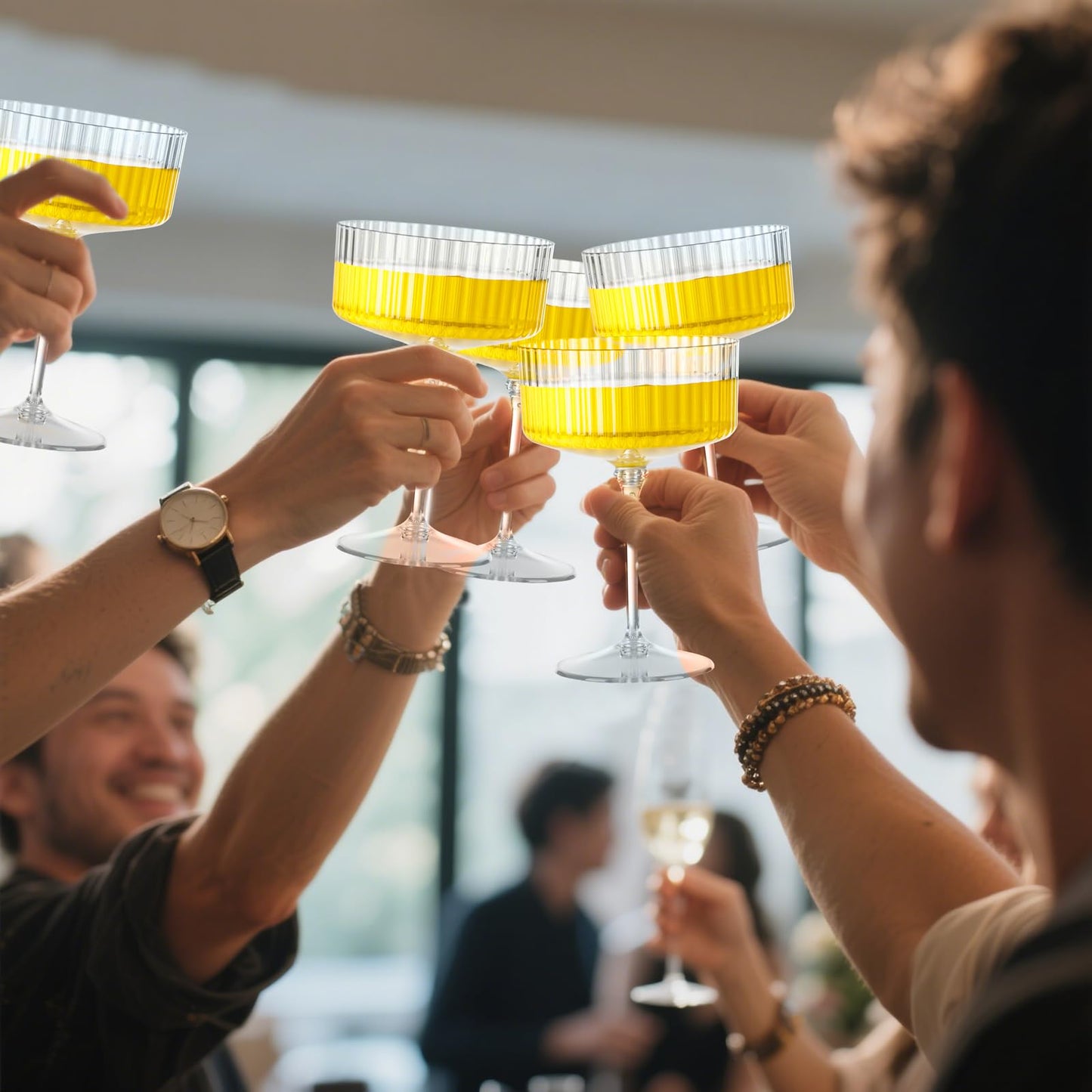 LIYH 20 Pcs Plastic Champagne Glasses 10 Oz Cocktail Coupe Glasses Champagne Flutes Plastic Coupe Cups Disposable Martini Cups Perfect for Bar Cocktails Martinis Parties