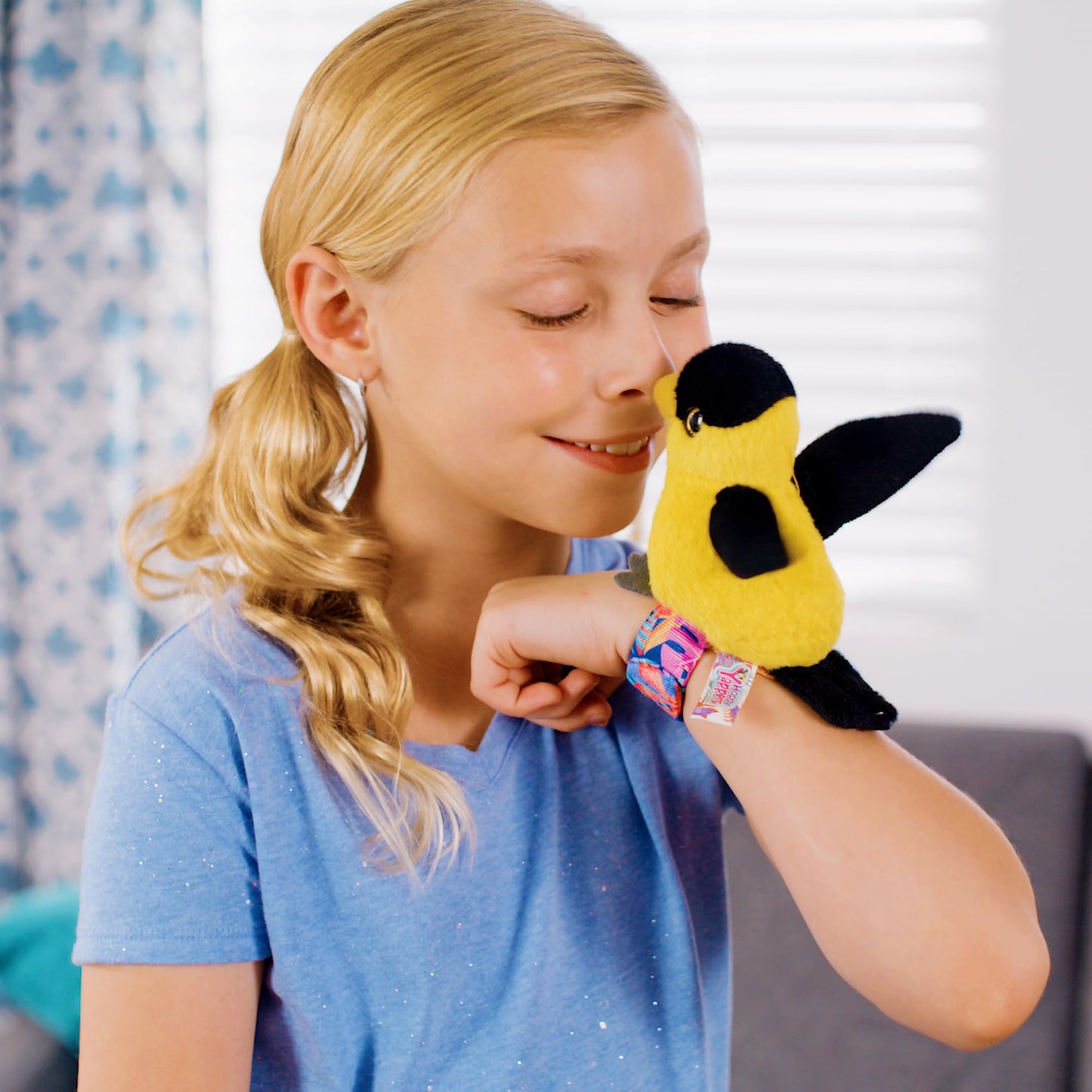 Happy Yappers: Birds 2 Pack - Oriole & Red Parrot - Slap Bracelet Interactive Plush Toy Birds, They Chat-Sing-Mimic Each Other, Flap Wings, Kids 3+
