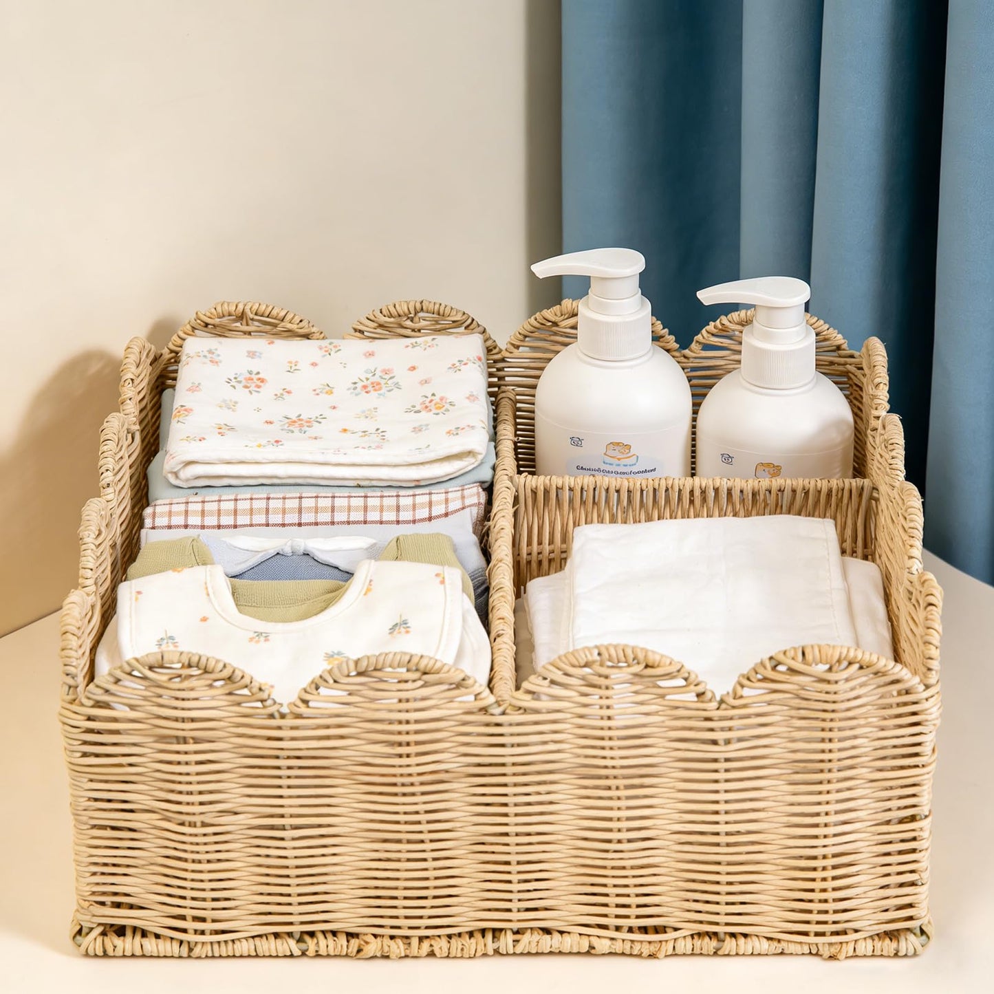 Quincry Rattan Divided Scalloped Basket,Wicker Diaper Caddy Scalloped Baske,Woven Natural Basket with 4 Dividers,Suitable for Baby Rooms, Bathrooms, Bedrooms (Rattan)