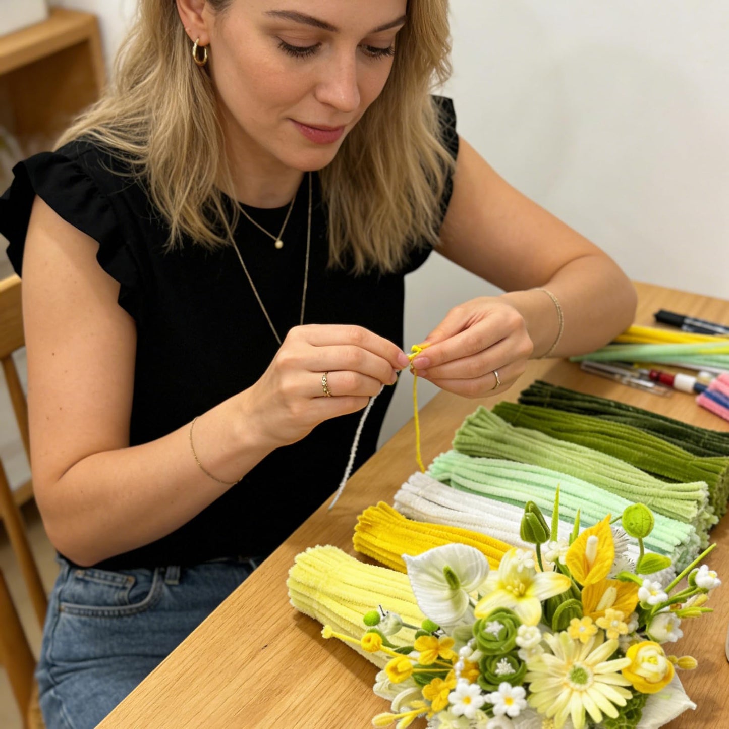 URSDIART 976PCS Pipe Cleaners,Pipe Cleaner Bulk Flowers Kit,7 Colors Chenille Stems for Flower Bouquet Making with Craft Wire,Stamen,Tape,Ribbon & More for DIY Projects & Arts (Green Colour)