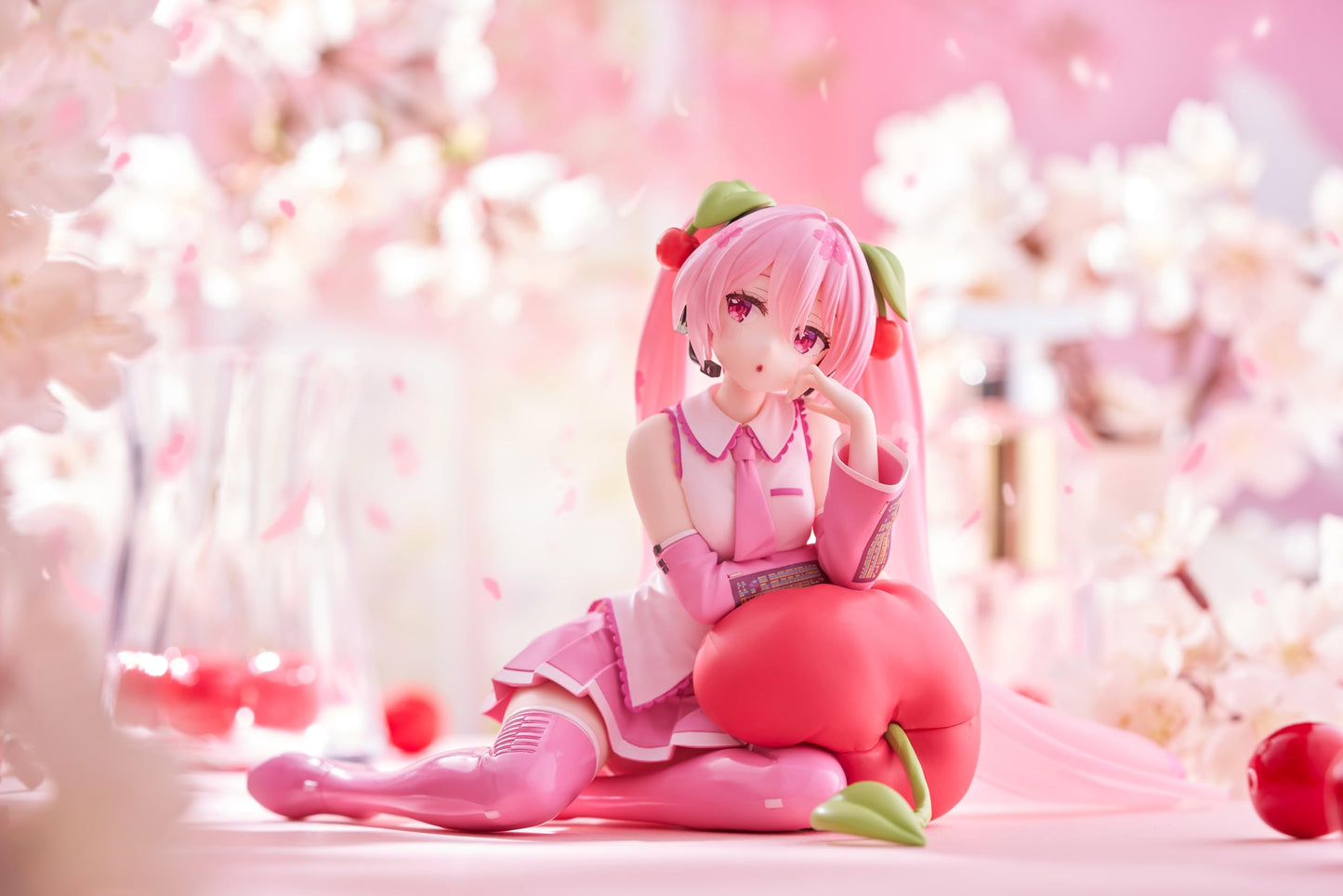 Taito-Sakura Miku Desktop Cute Figure (Cherry Cushion Ver.)