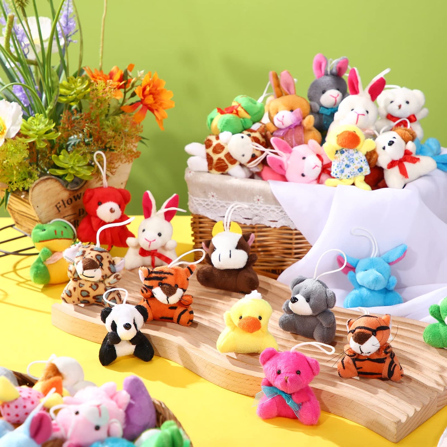 Leyndo 200 Pcs Mini Stuffed Animals Bulk Small Stuffed Animals Keychain Back to School Gifts Tiny Plush Toys for Classroom Rewards Carnival Prizes Birthday Party Favors(Mixed)