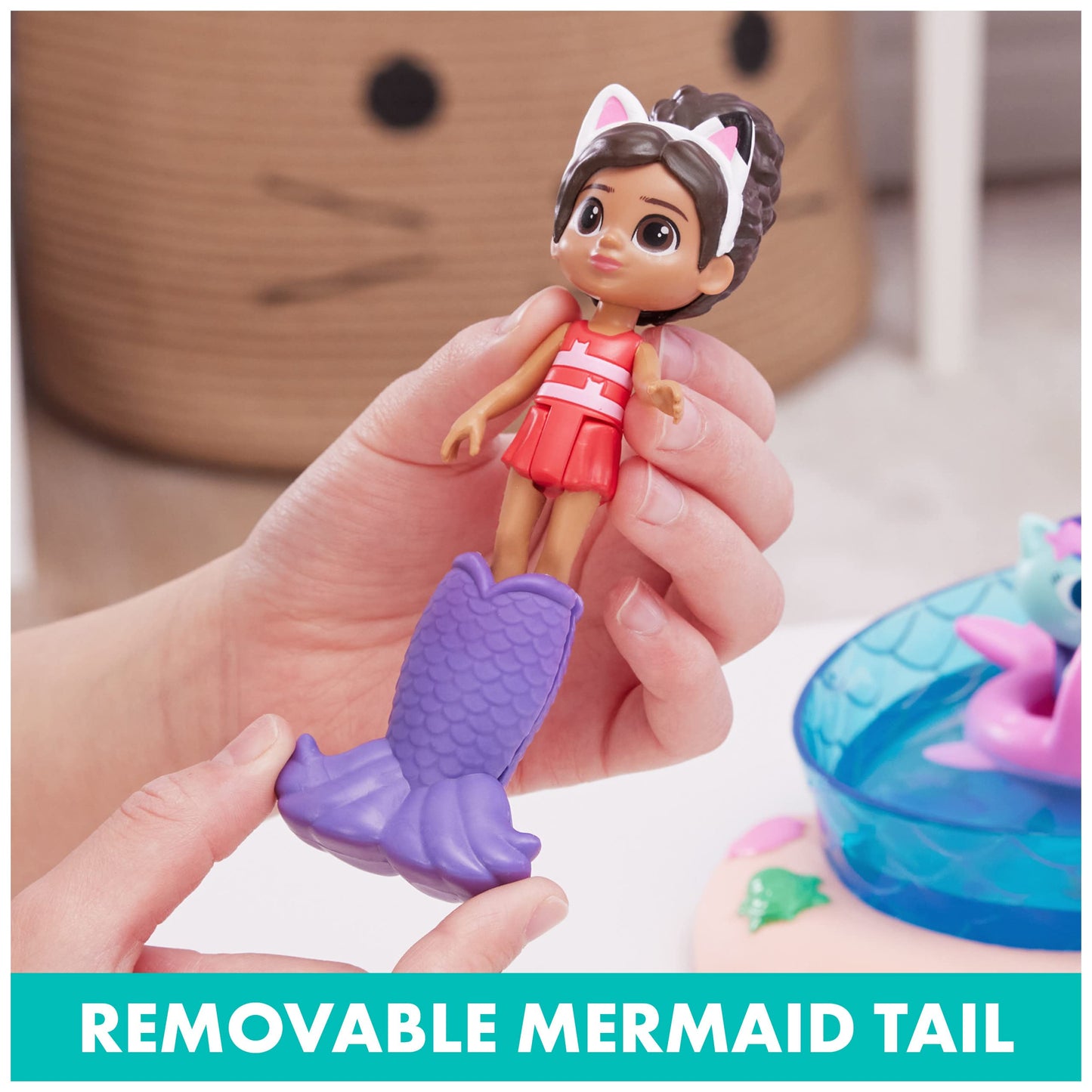 Gabby’s Dollhouse, Purr-ific Pool Playset with Gabby and Mercat Figures, Color-Changing Mermaid Tails and Pool Accessories Kids Toys for Ages 3 and Up