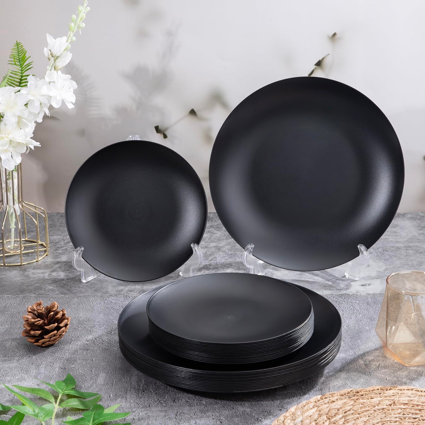 EI enjonirinjonir 80pcs Black Plastic Plates Disposable for Dinner,10.25inch Party Plates Disposable Heavy Duty,Elegant Matte Plastic Plate Frosted is Ideal for Wedding/Birthday/Graduation Decorations