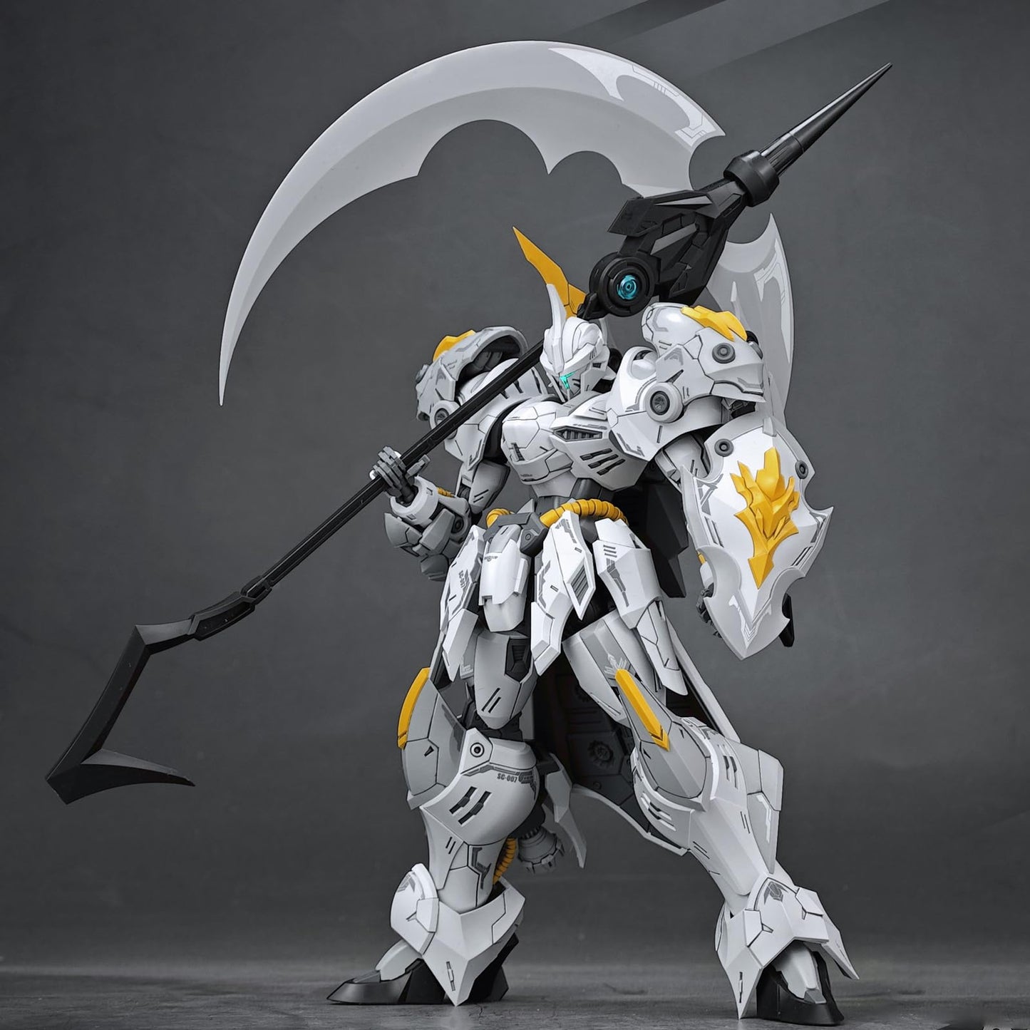 Pipigirl 1:144 Plastic Action Figures Kits, Iron Sickle Kay, 6.3 in Mecha Model, Easy to Assemble
