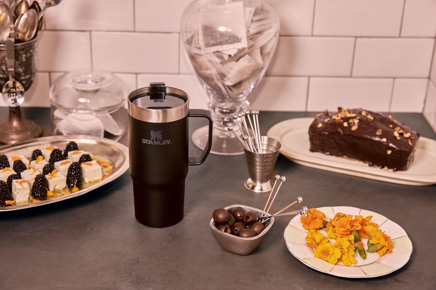 STANLEY The Everyday Suburban Mug | 30 oz | Drink Through Lid | Cup for Coffee, Tea and Drinks | Insulated Stainless Steel Coffee Mug | BPA-Free | Black 2.0