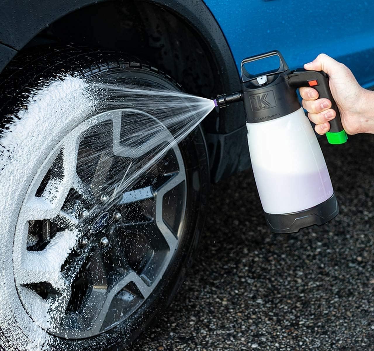 iK Foam PRO 2 Pump Sprayer, Professional Spray Bottle for Automotive Cleaning, Detailing, and Industrial Cleaning, Bundle with a Lumintrail Keychain