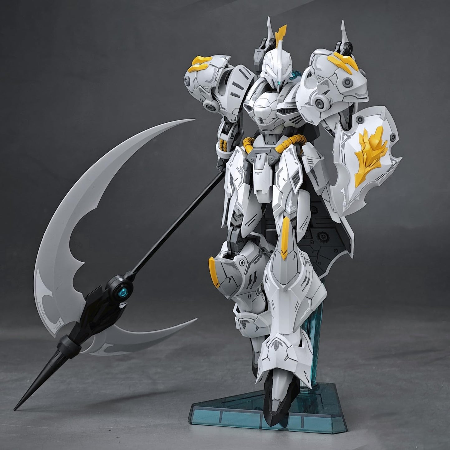 Pipigirl 1:144 Plastic Action Figures Kits, Iron Sickle Kay, 6.3 in Mecha Model, Easy to Assemble