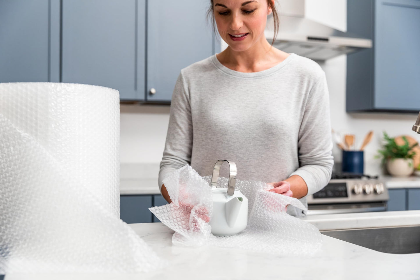 Duck Brand Small Bubble Cushioning Wrap for Moving, Shipping & Mailing, 600 FT Bubble Packing Wrap Extra Protection Packaging Boxes & Mailers, Clear Bubble Roll Moving Supplies 150 FT Each 4 Rolls