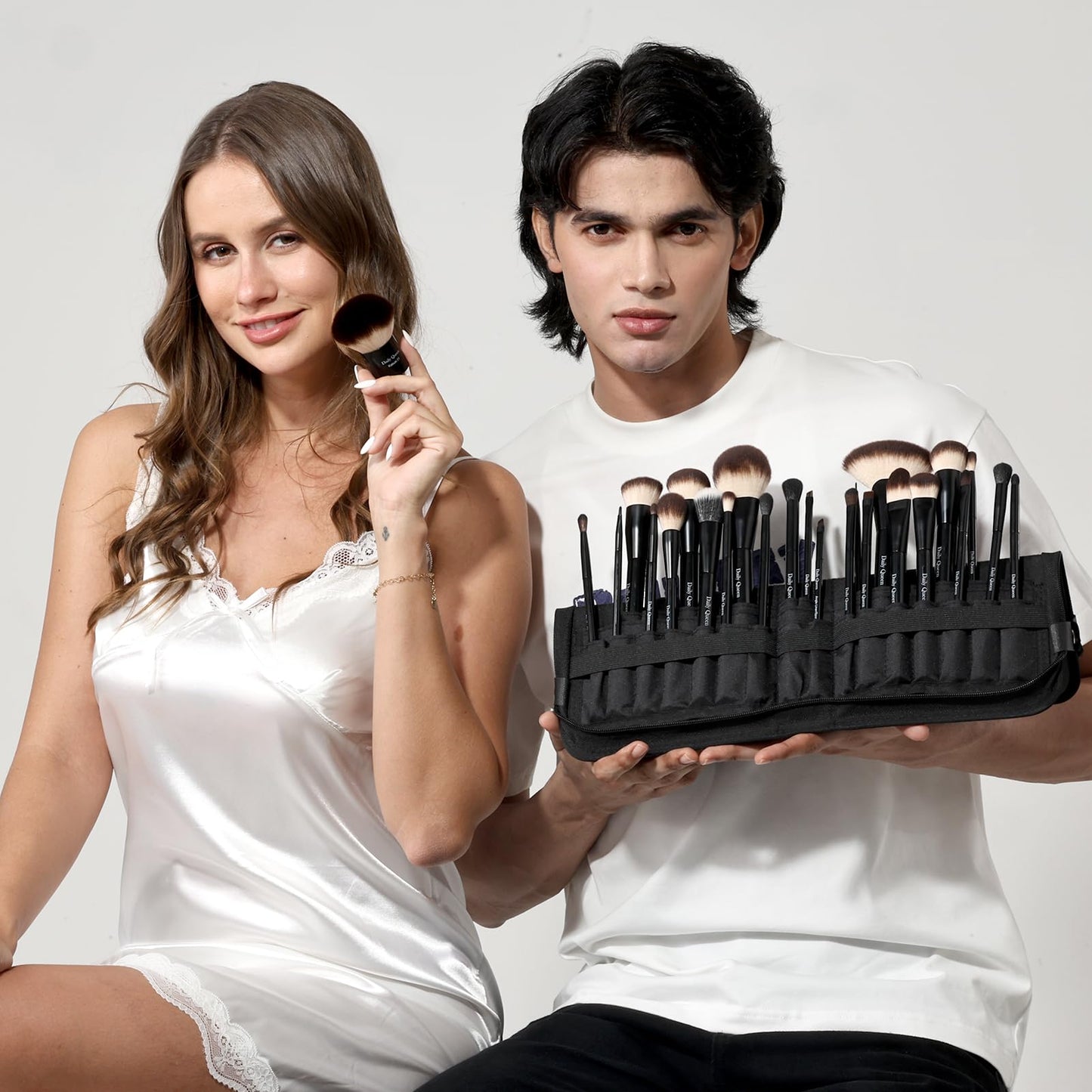 Daily Queen Makeup Brush Set 25 pcs Black Professional Kabuki Powder Concealers Eye shadows Blush Eyeliner Eyebrow Contour Eye blending Brushes