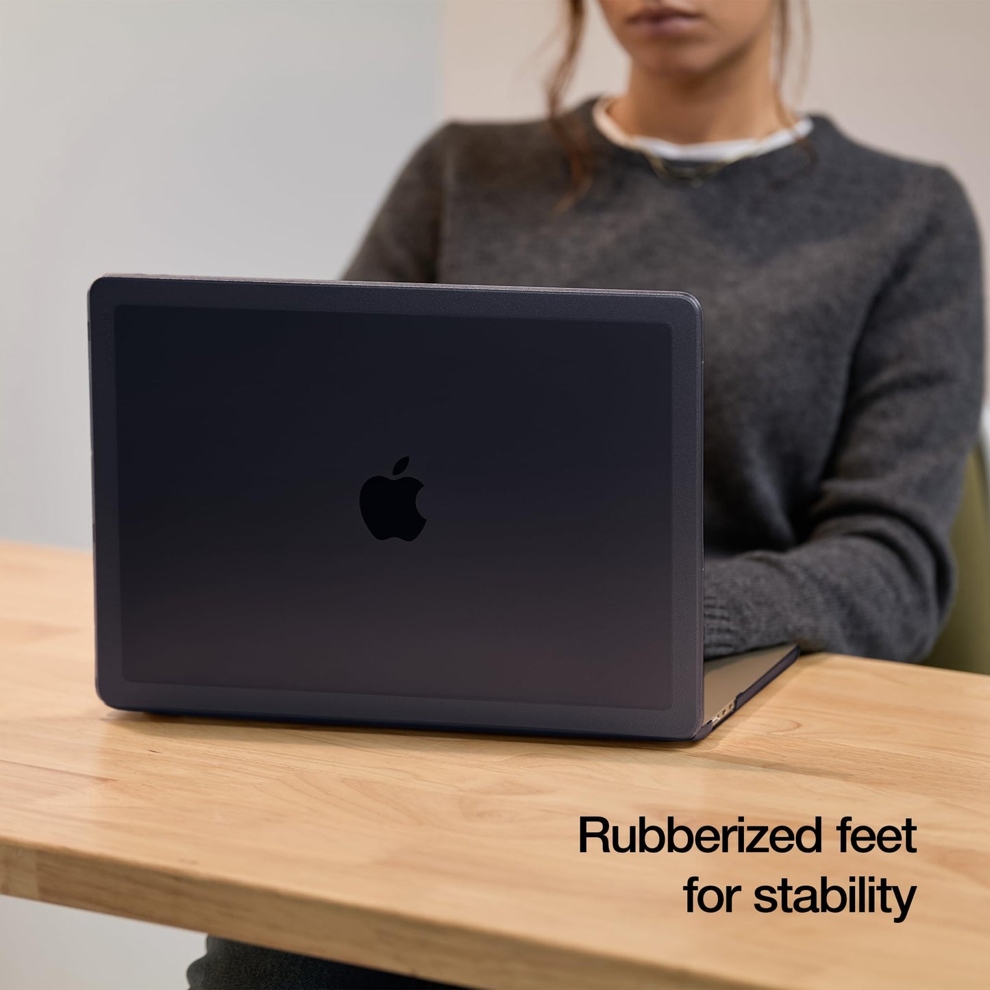 Incase Edge Hardshell with Makrolon® - MacBook Pro 14 inch Case - M5 2026, 2025-2021, M4, M3, M2, M1 - MacBook Case, Protective Hard Shell, Scratch Resistant, Rubberized Feet - Black