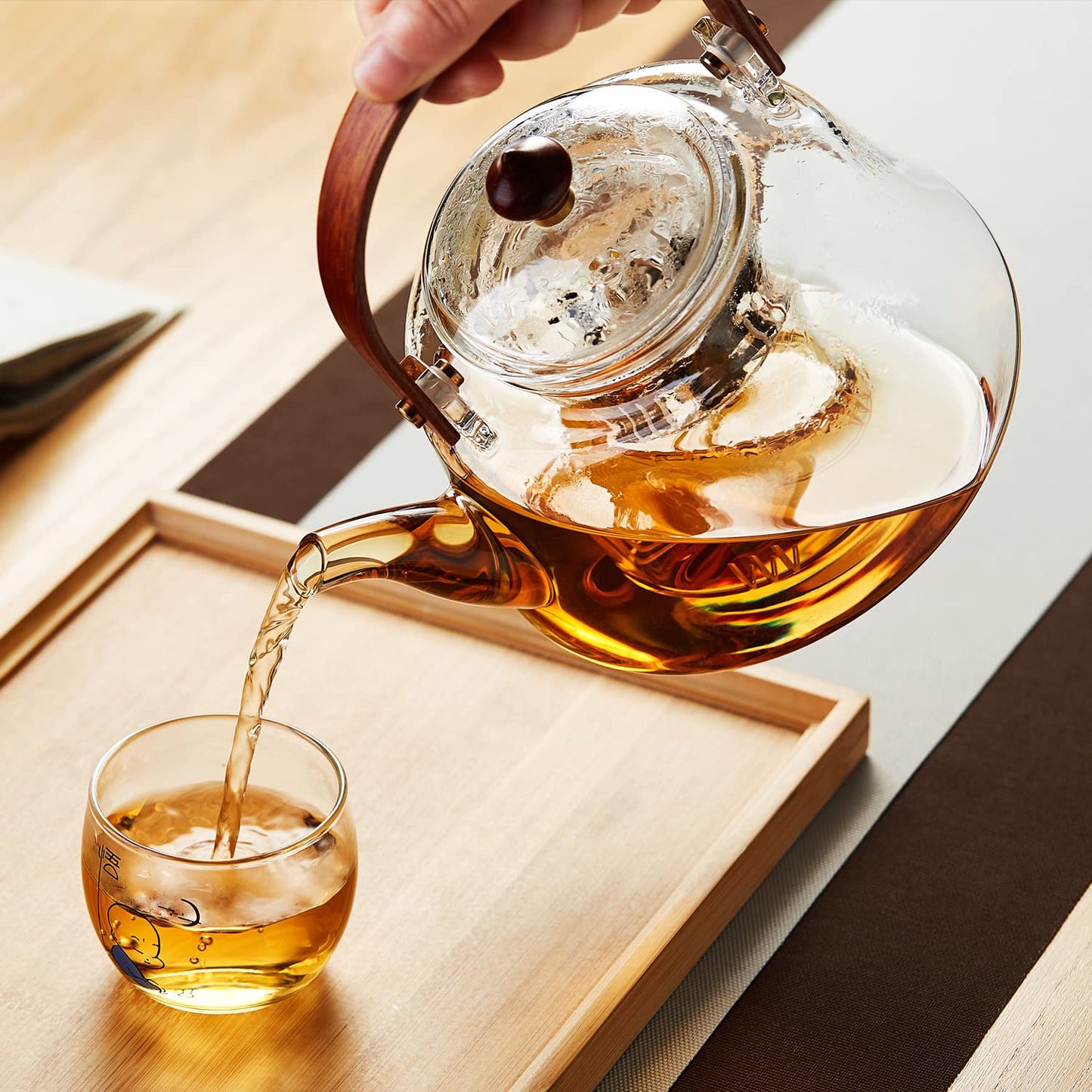 DOPUDO 40oz Glass Teapot with Anti-Drip Spout, Peach Wood Handle and Lid, Heat-Resistant Borosilicate Glass, Dual Infusers for Steaming and Boiling