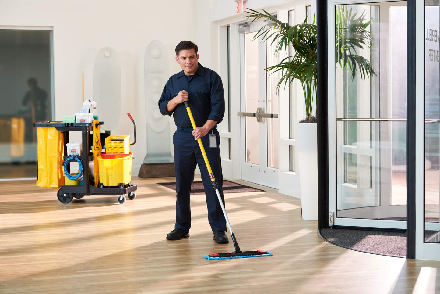 Rubbermaid Commercial Products Microfiber Adaptable Flat Mop Kit for WaveBrake Yellow Extendable Handle for Heavy-Duty Cleaning/Hardwood/Tile/Laminated Floors in Kitchen/Lobby/Office
