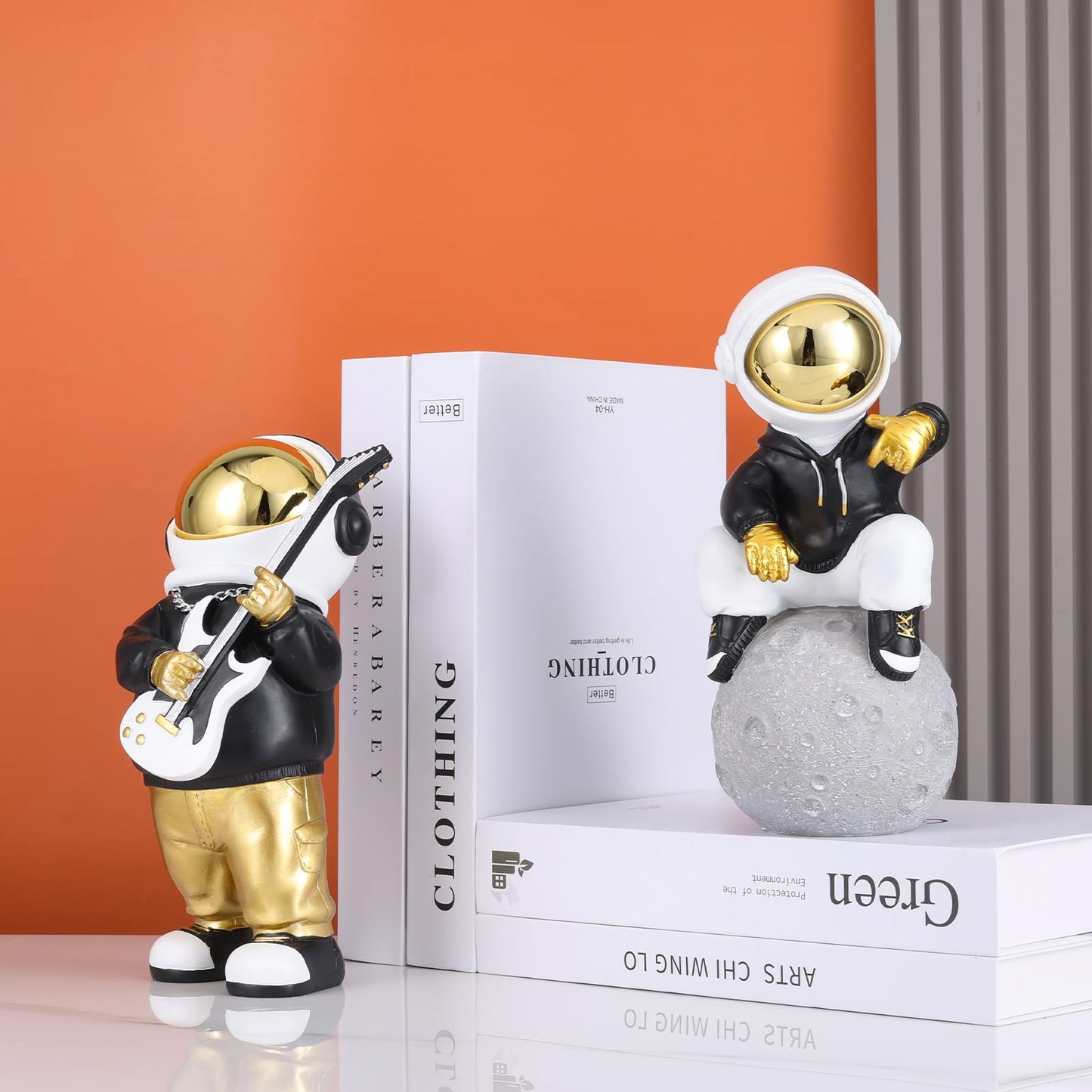LCCCK Astronaut Figurine Spaceman Sculpture Black Gold Astronaut Statue Child Gifts Ornament Room Decor for Men,Home and Crafts Desktop Accessories Tabletop Decoration, Living Room, Office, Bookshelf