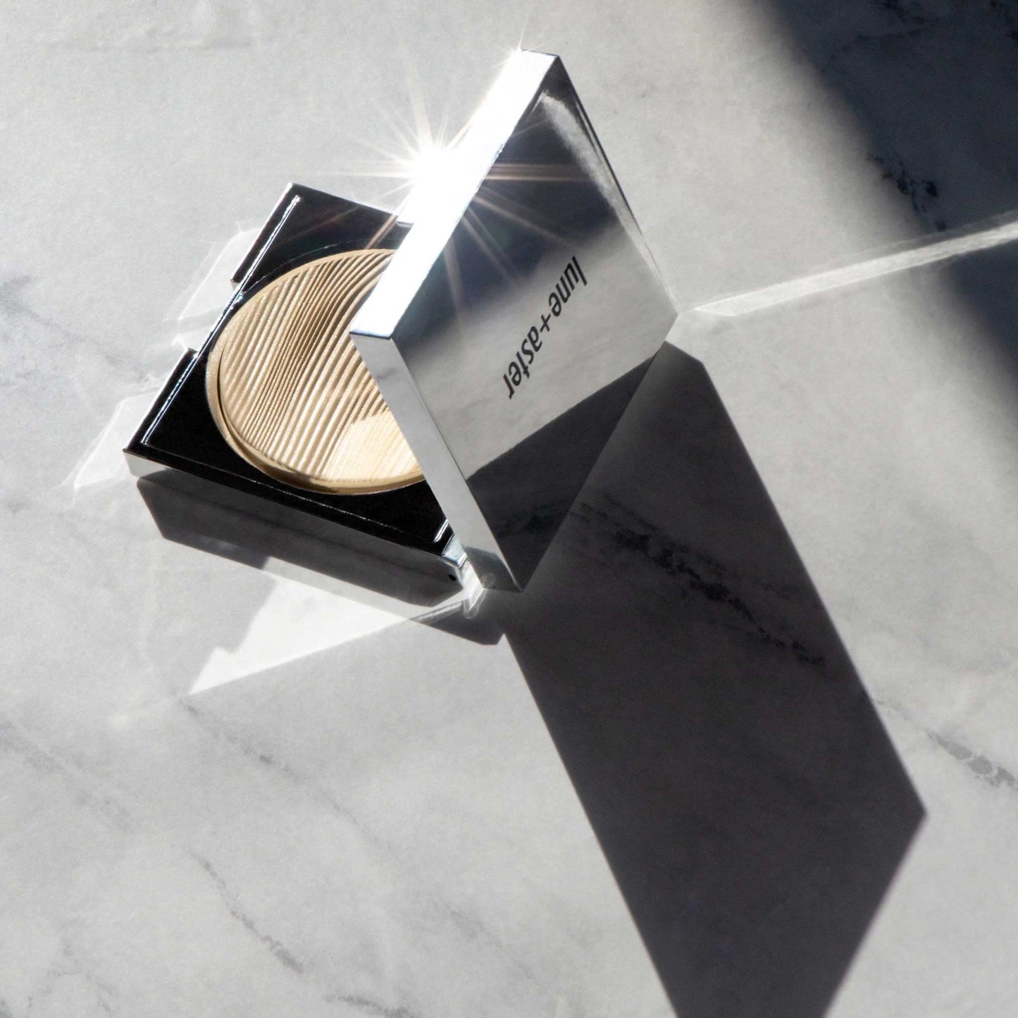 Lune+Aster SuperStar Translucent Pressed Powder - The ultimate universal talc-free translucent pressed powder with vitamin E, licorice and apple seed extract.