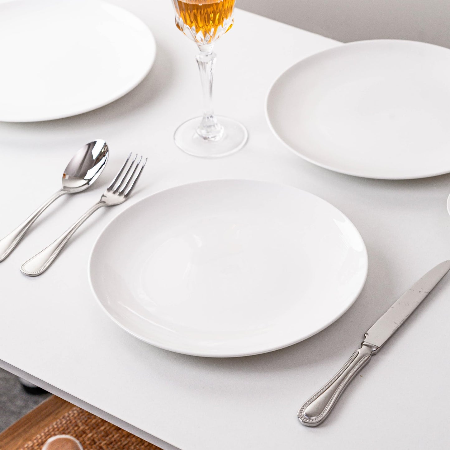 YALONG White Dinner Plates Set of 6, 10 Inch Ceramic Plates – White Porcelain Dinner Plates for Kitchen, Serving & Everyday Use, Microwave & Dishwasher Safe, 25.4Cm