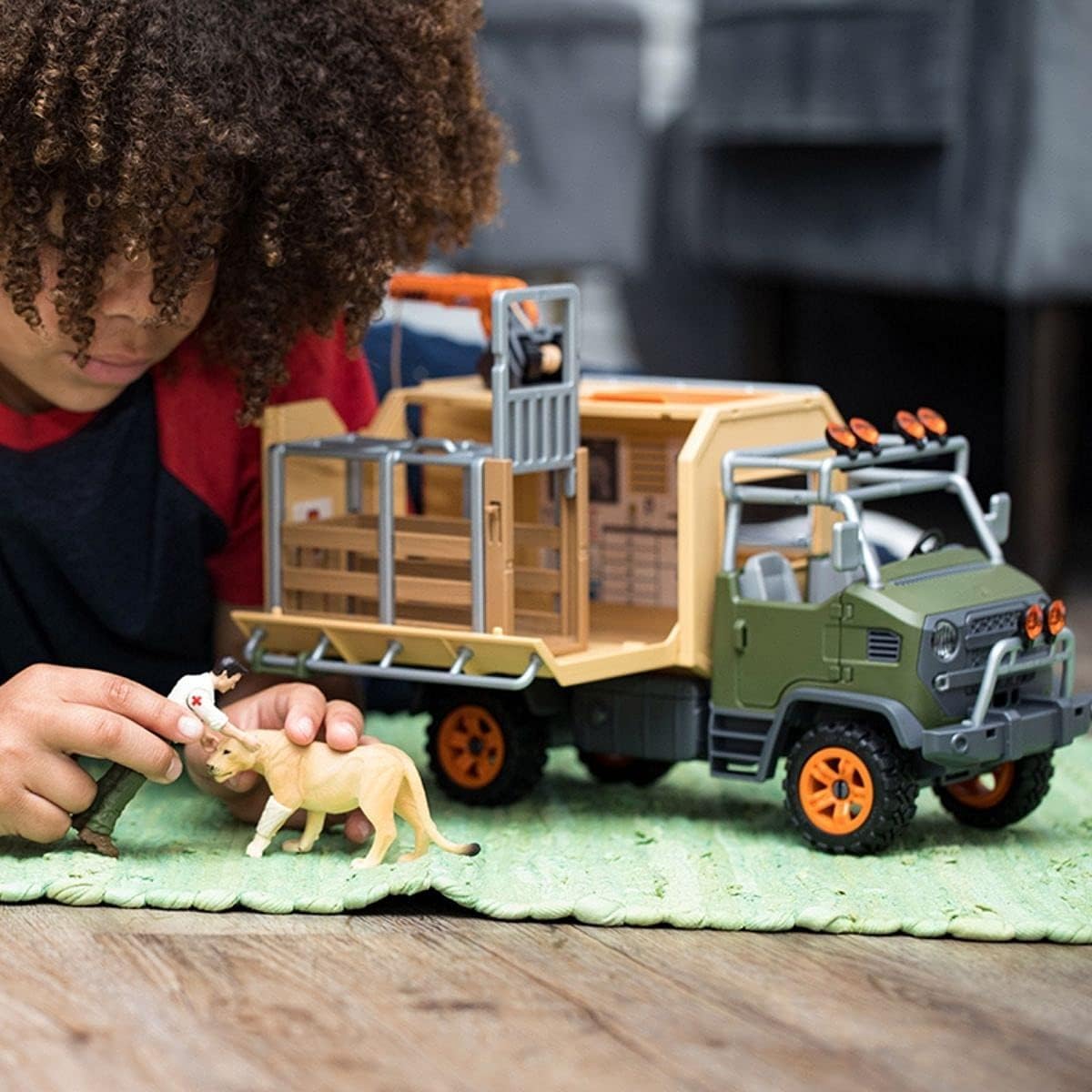 Schleich Wild Life — 45-Piece Animal Rescue Toy Truck Playset with Ranger, Lion and Meerkat Figures, Playsets to Inspire Storytelling, Wild Animal Toys for Kids Ages 3+