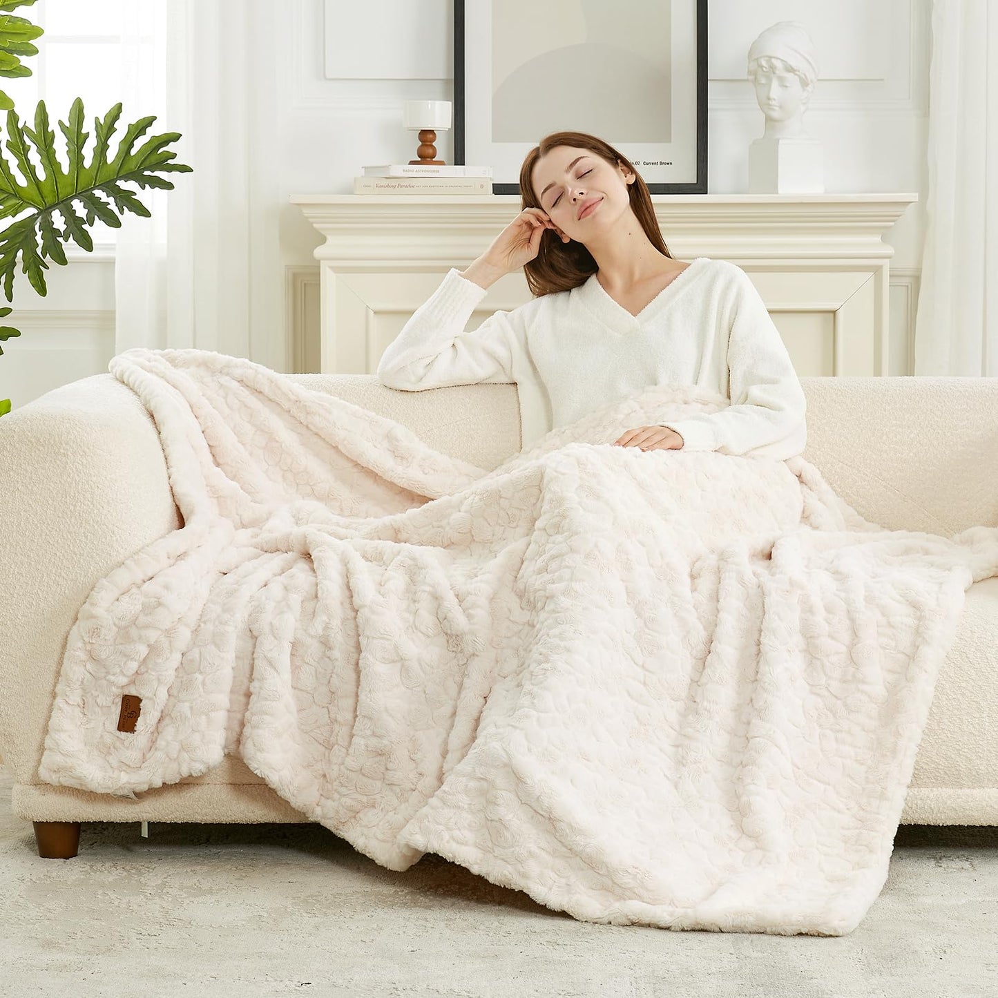 Cozy Bliss Faux Fur Throw Blanket for Couch, Fuzzy Soft Plush Thick Warm Fluffy Reversible Wave Textured Blanket for Sofa Bedroom Living Room, 55 * 70 Inches Cream White