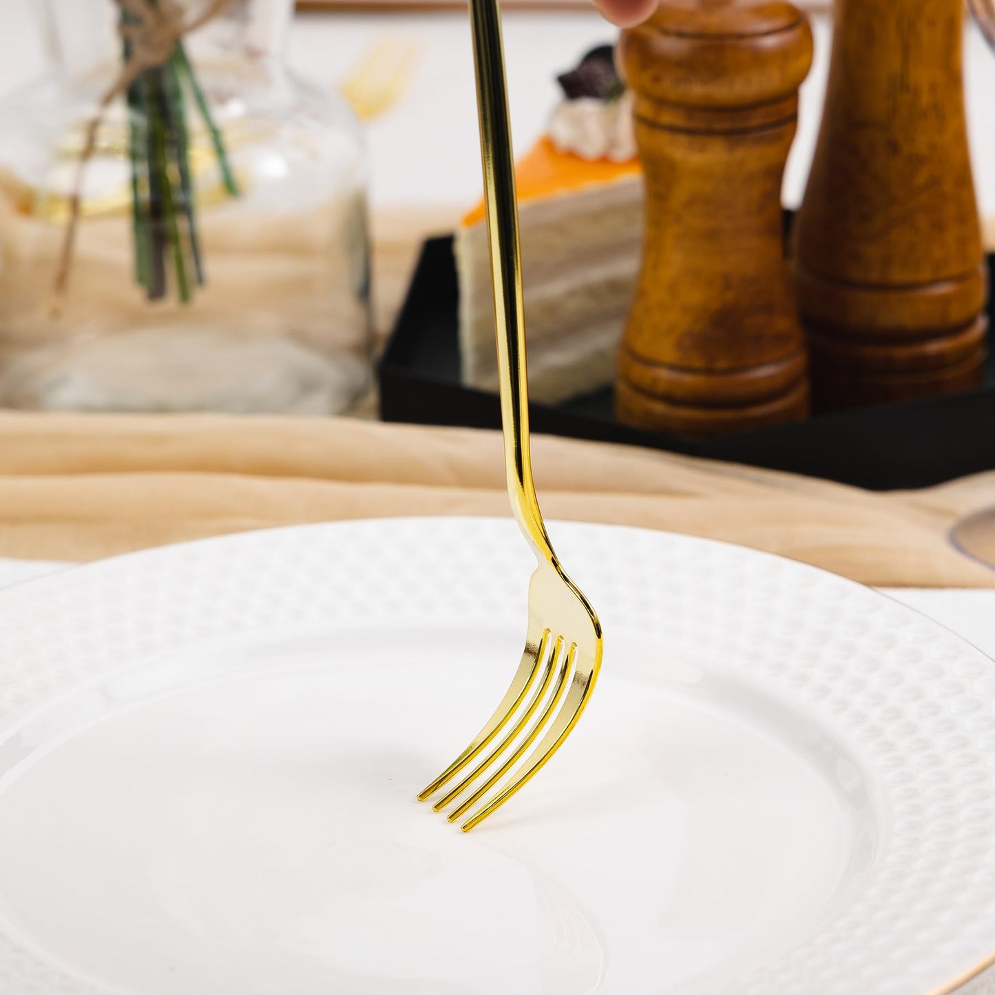 LULLABY 300PCS Gold Plastic Silverware, Heavy Duty Disposable Utensils, Gold Plastic Cutlery Set Include 100 Forks, 100 Spoons, 100 Knives, Perfect Flatware for Party Wedding and Daily Use