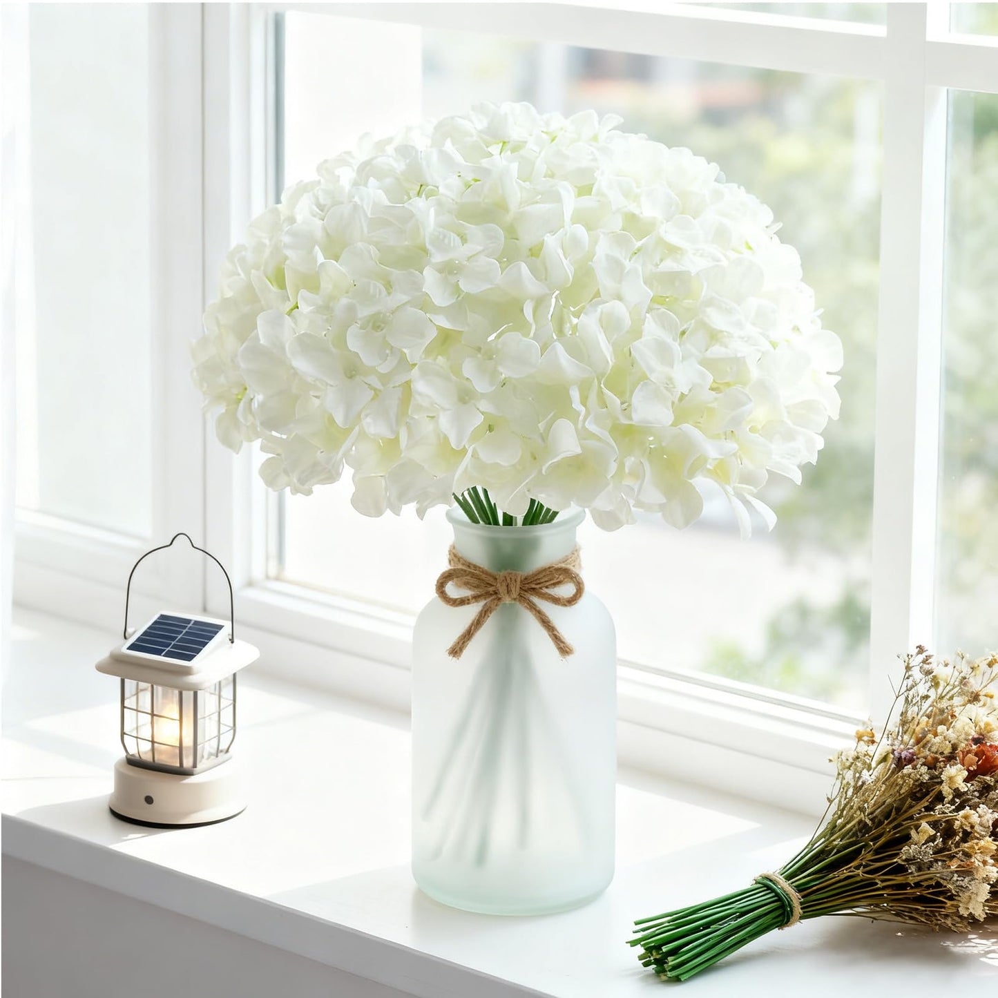 Cherica 65Pcs White Hydrangea Artificial Flowers Bulk，Realistic Silk Fake Flowers with Stems，Faux Hydrangea Flowers for Wedding Home Decor Centerpieces Living Room Garden Party Baby Shower Decoration