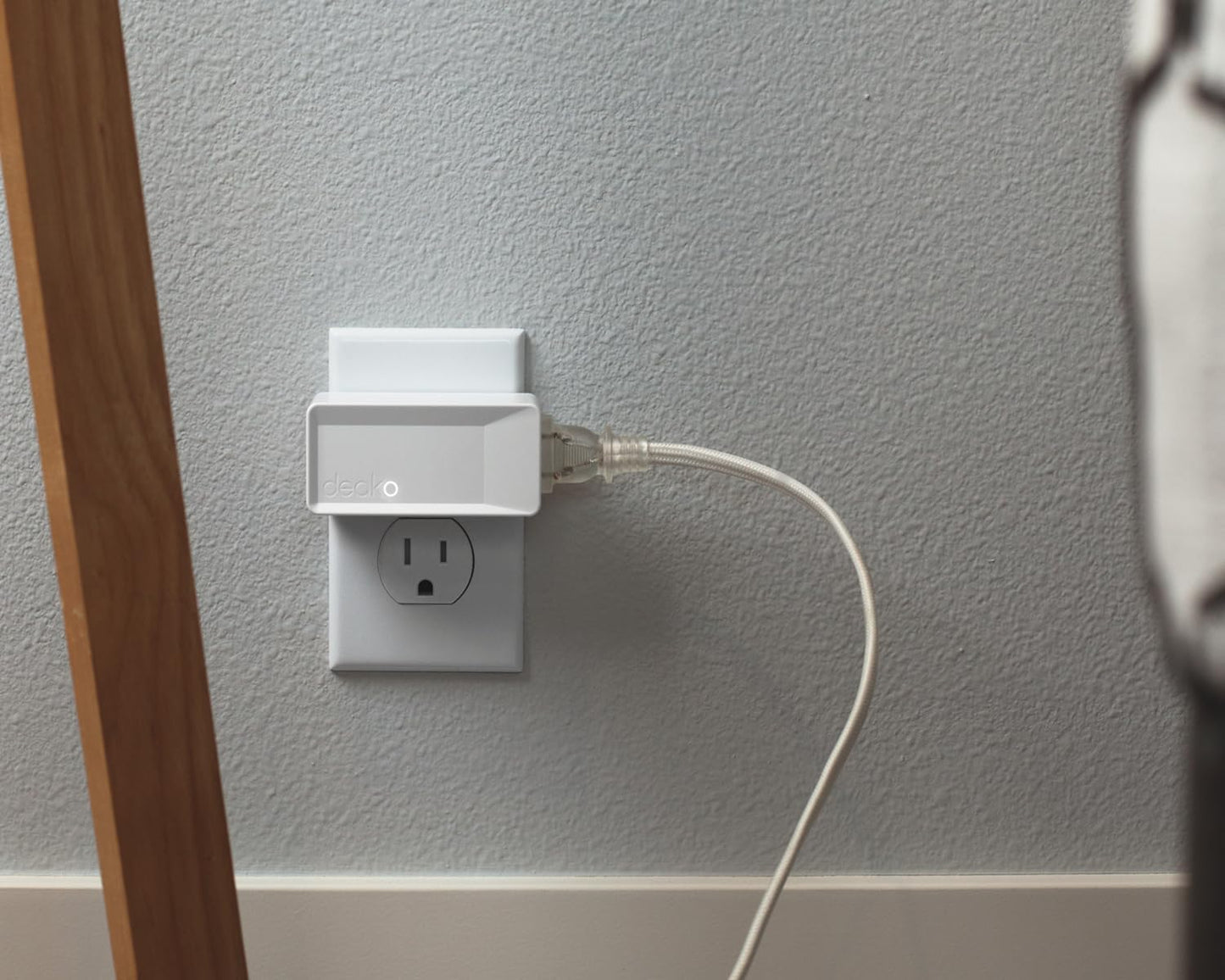 Deako Smart Plug, Compatible with Alexa, Google Assistant, Remote App Control, 15A/120V, White