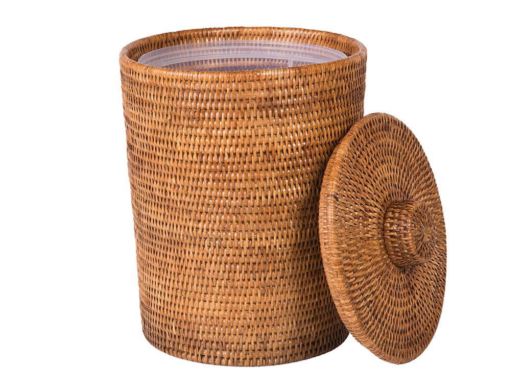 KOUBOO La Jolla Rattan Round Waste Basket with Plastic Insert & Lid, Large, Honey-Brown for Bedroom, Living Room and Bathroom