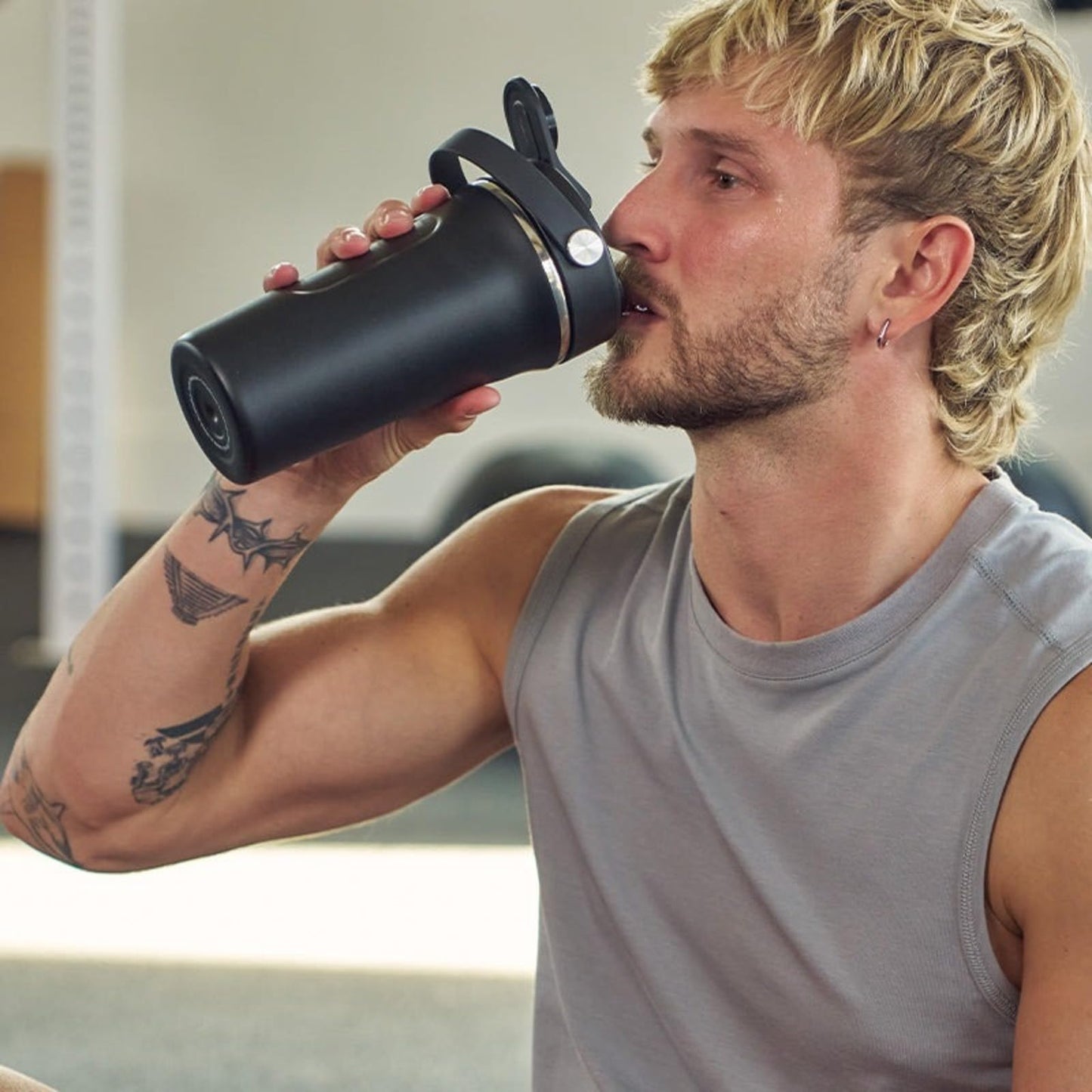 Hydro Flask Shaker Bottle – Insulated Stainless Steel Gym Bottle for Pre Workout & Protein 24 Oz Goji