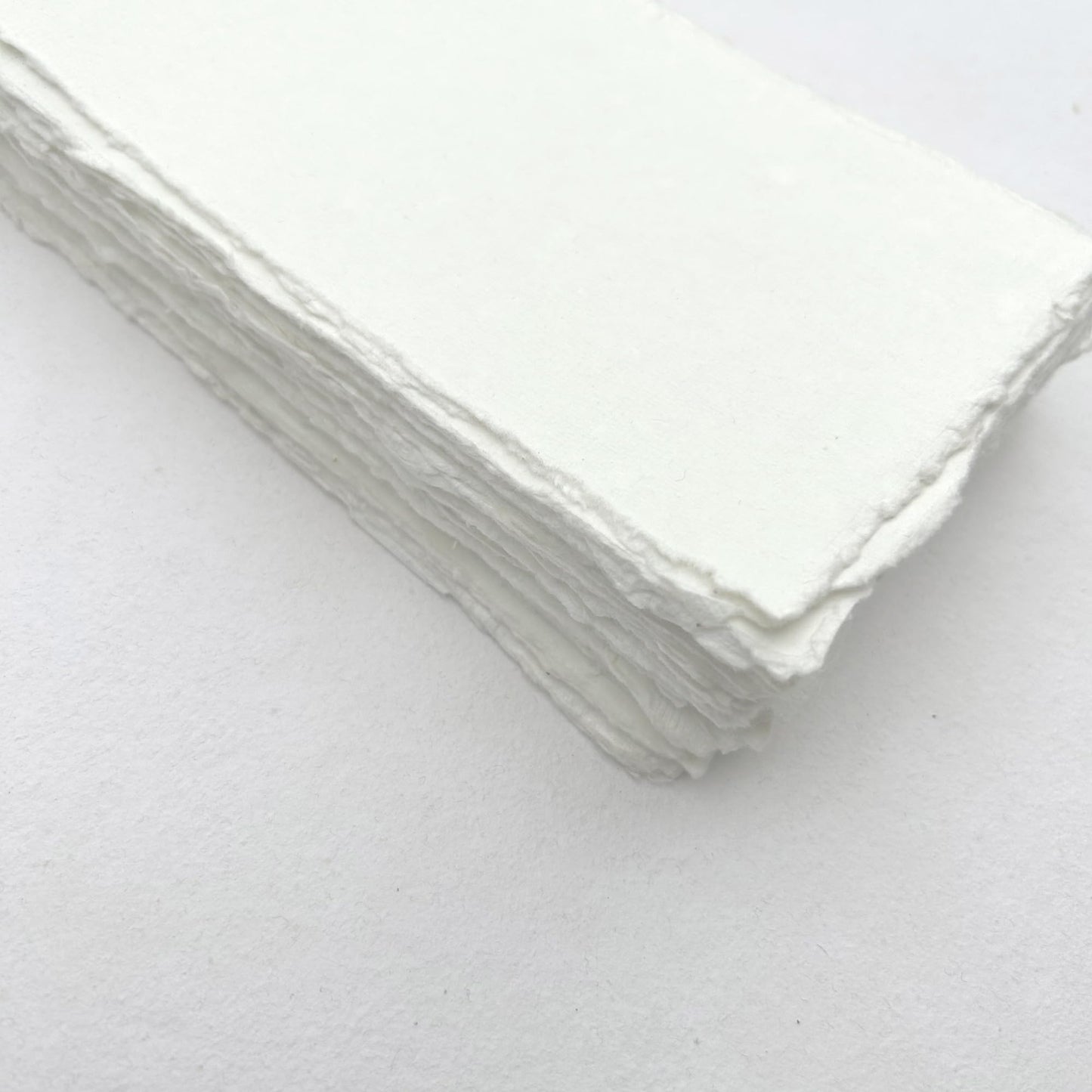E-Tailor Handmade Paper Mixed Media Deckle Edge Blank Loose Leaf for Watercolor, Writers, Invitations, Crafts Package of 50-Thick 150 GSM-Ivory White (4x9)