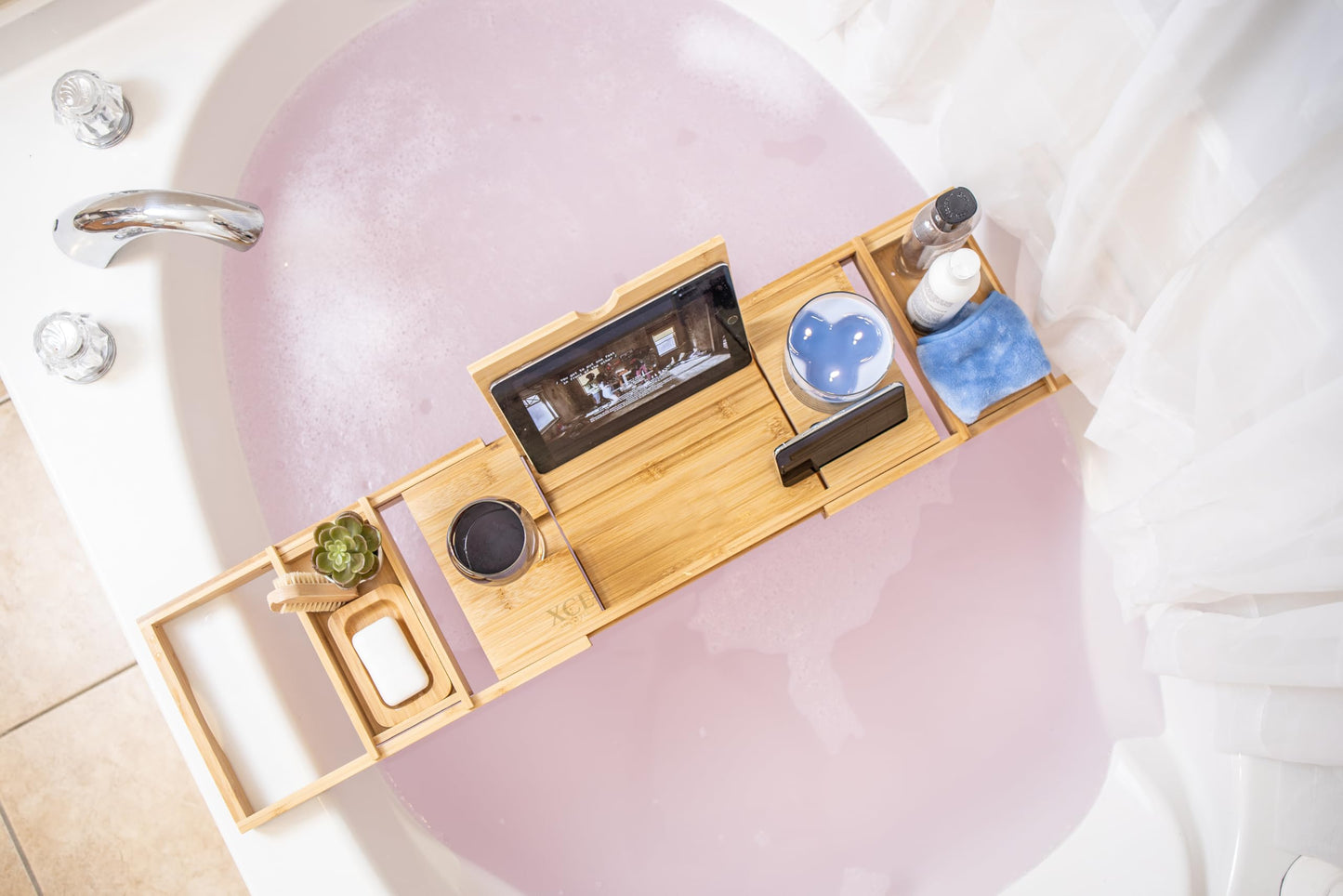 XcE Bathtub Caddy Tray Expandable to 105cm with Bamboo Book Stand and Soap Tray, Natural