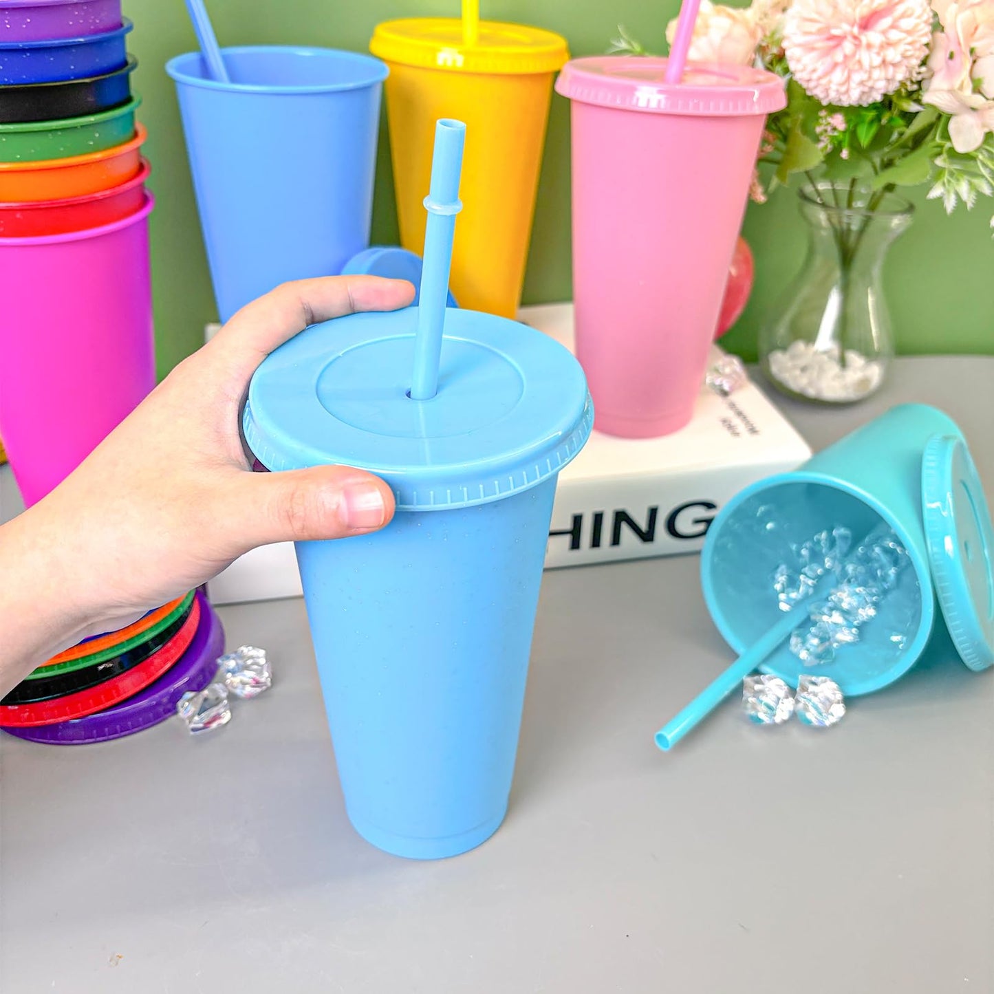 YOUKE OLA 72 Pack Glitter Plastic Cups with Lid and Straw, 24 oz Bulk Reusable Cup for Coffee Cup for Adult Birthday Party (Mix Color)