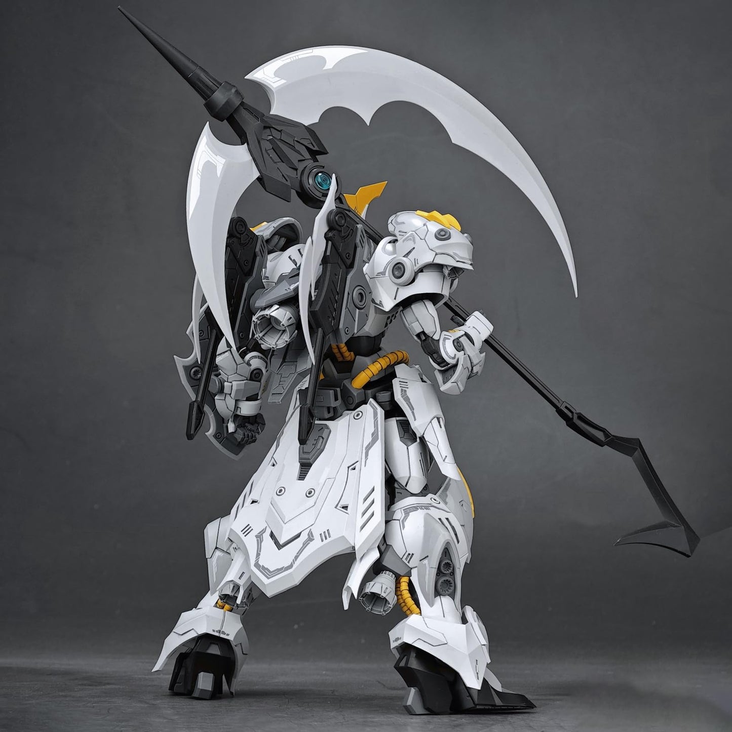 Pipigirl 1:144 Plastic Action Figures Kits, Iron Sickle Kay, 6.3 in Mecha Model, Easy to Assemble