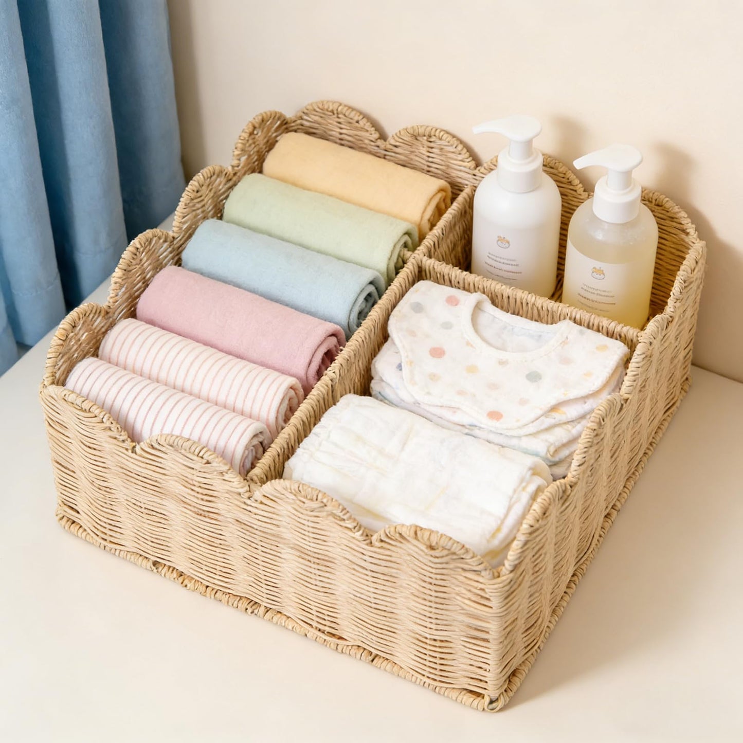 Quincry Rattan Divided Scalloped Basket,Wicker Diaper Caddy Scalloped Baske,Woven Natural Basket with 4 Dividers,Suitable for Baby Rooms, Bathrooms, Bedrooms (Rattan)