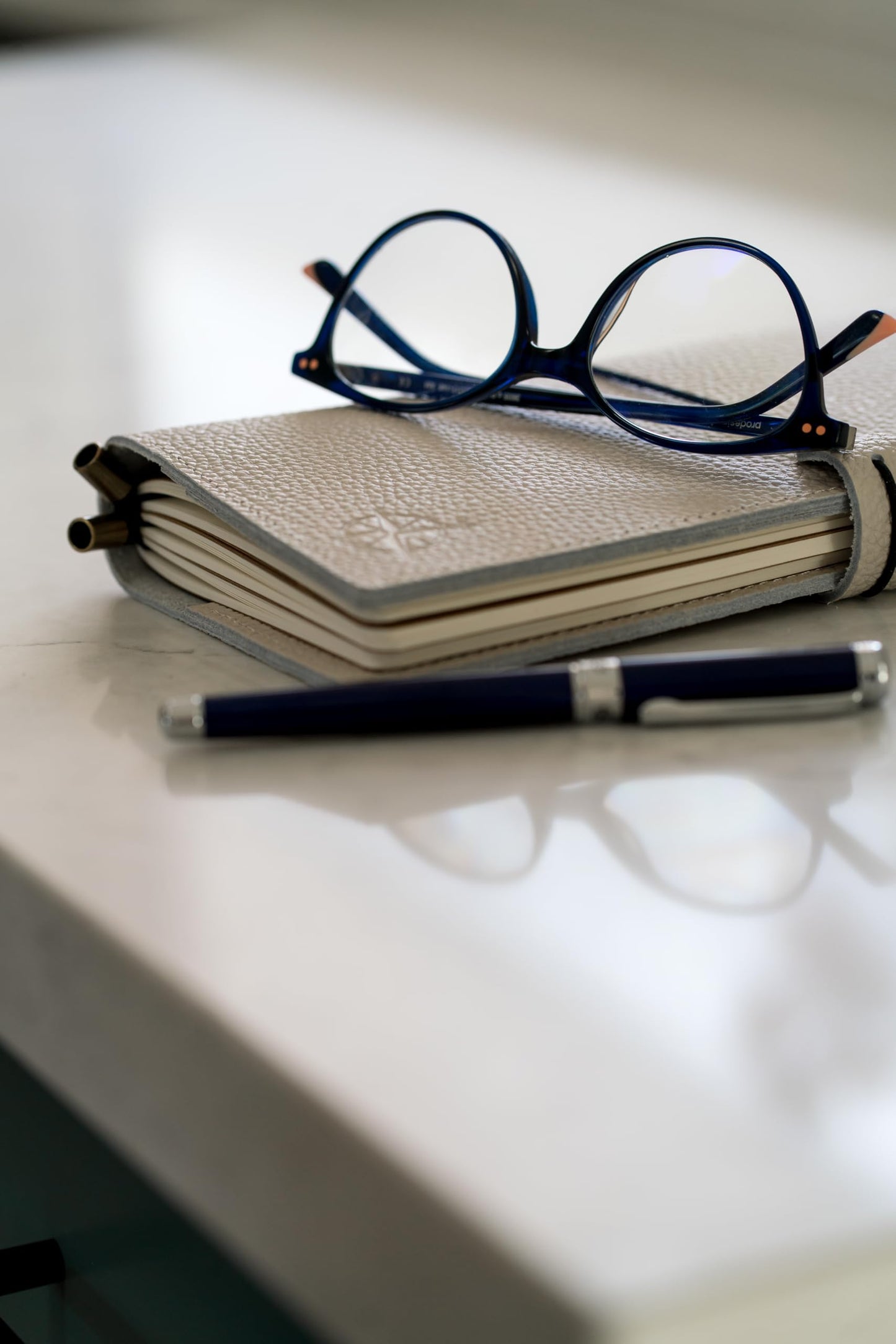 WANDERINGS Regular Size Travelers Notebook with Pockets - 4.5" x 8.5" (11.5 x 22cm) - Refillable Travelers Journal - a Beautifully Handcrafted Leather Journal in Oat, 100 GSM Blank Inserts
