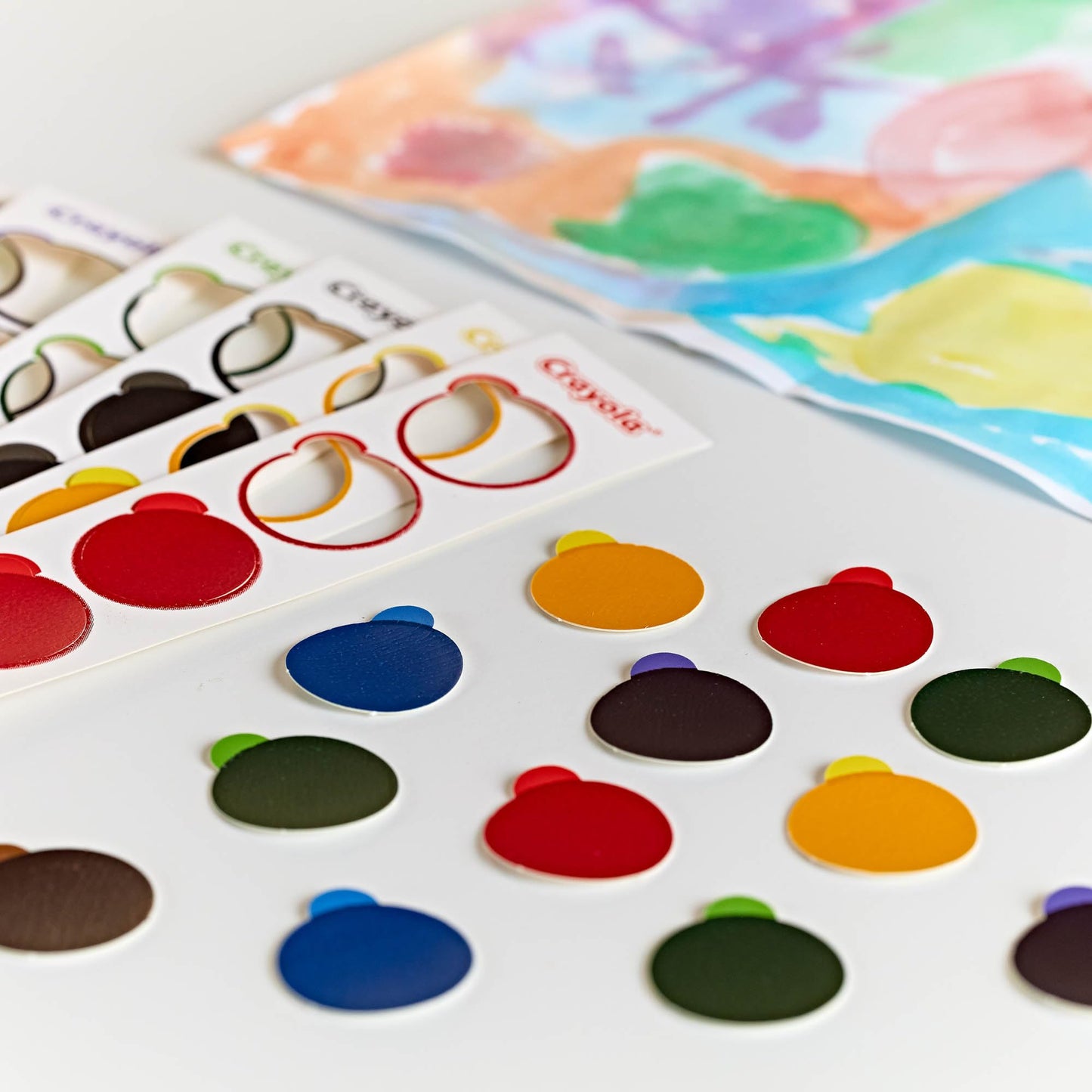 Crayola Watercolour Paint Set, Pop & Paint Palette, Washable Kids Paints, Gift